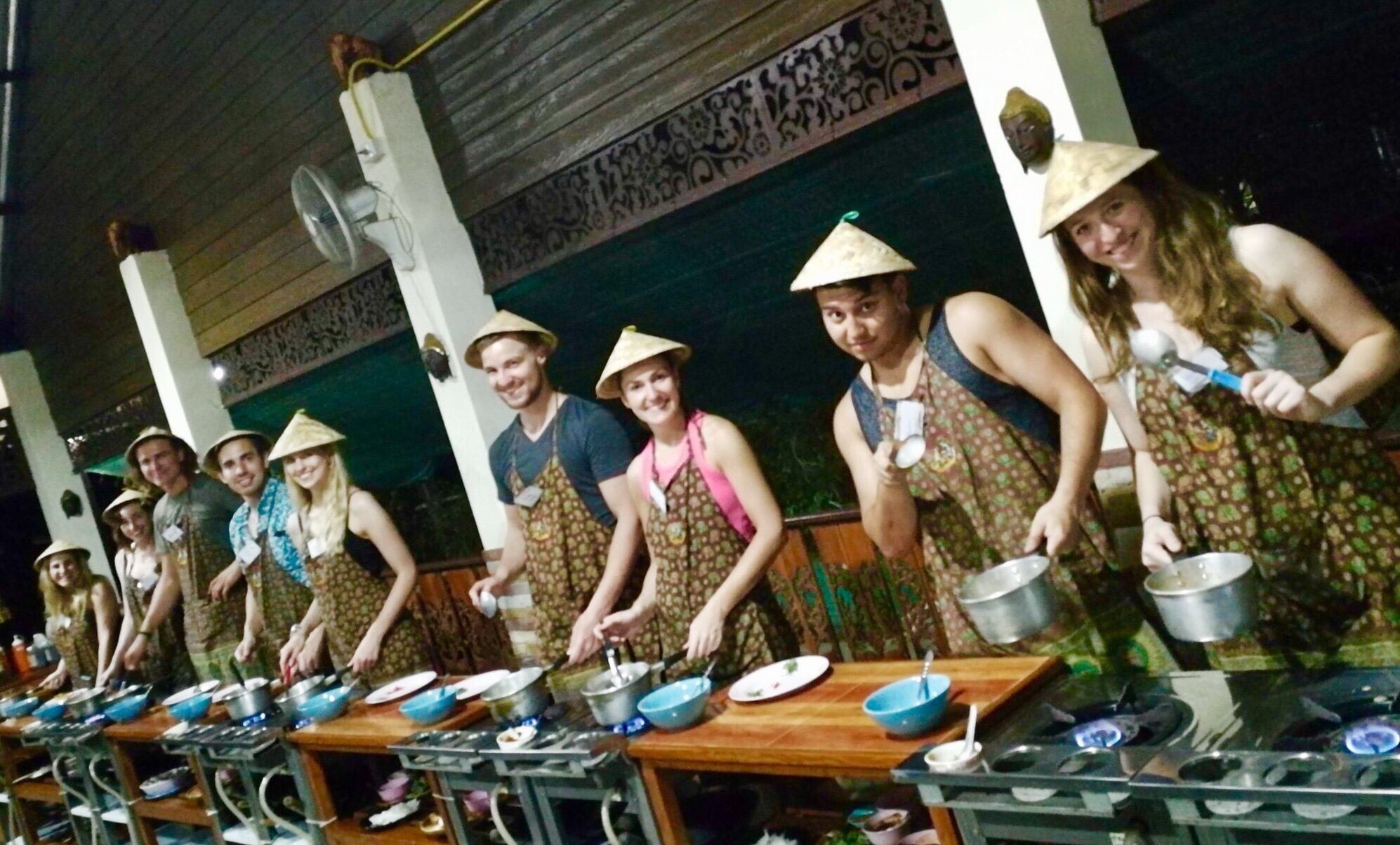 Koche mit frischen Zutaten: vom thailändischen Garten zum Wok!