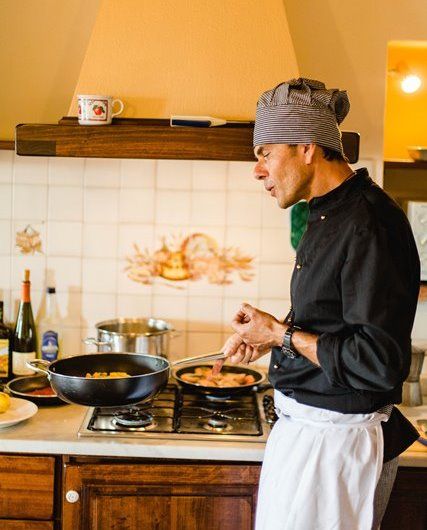Cuisiner et boire dans une ferme toscane