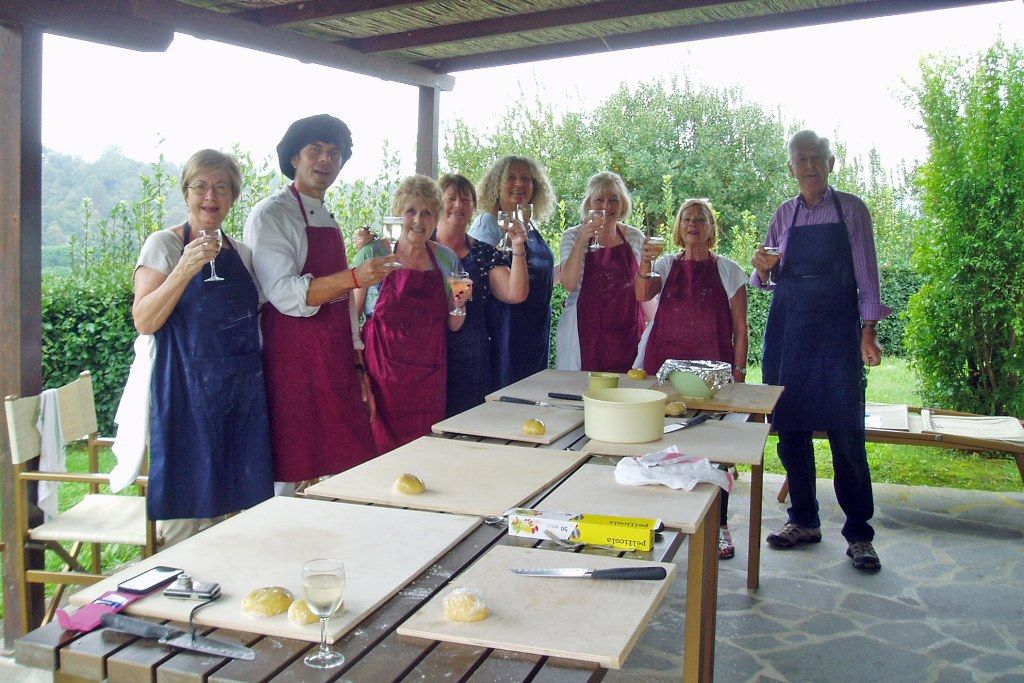 Cuisiner et boire dans une ferme toscane