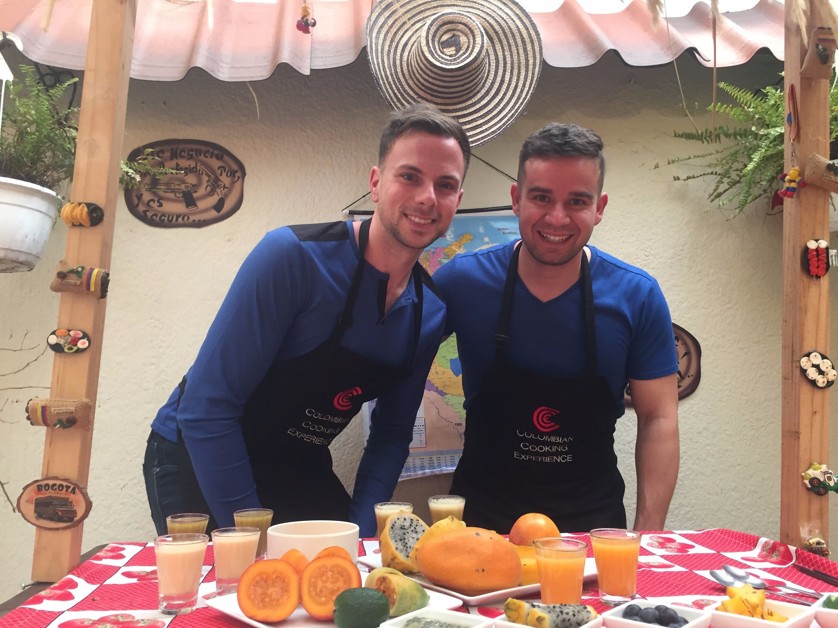 Cooking Class in a Typical Colombian House: Fruits, Cocktails, Fun and a Lot of Food!