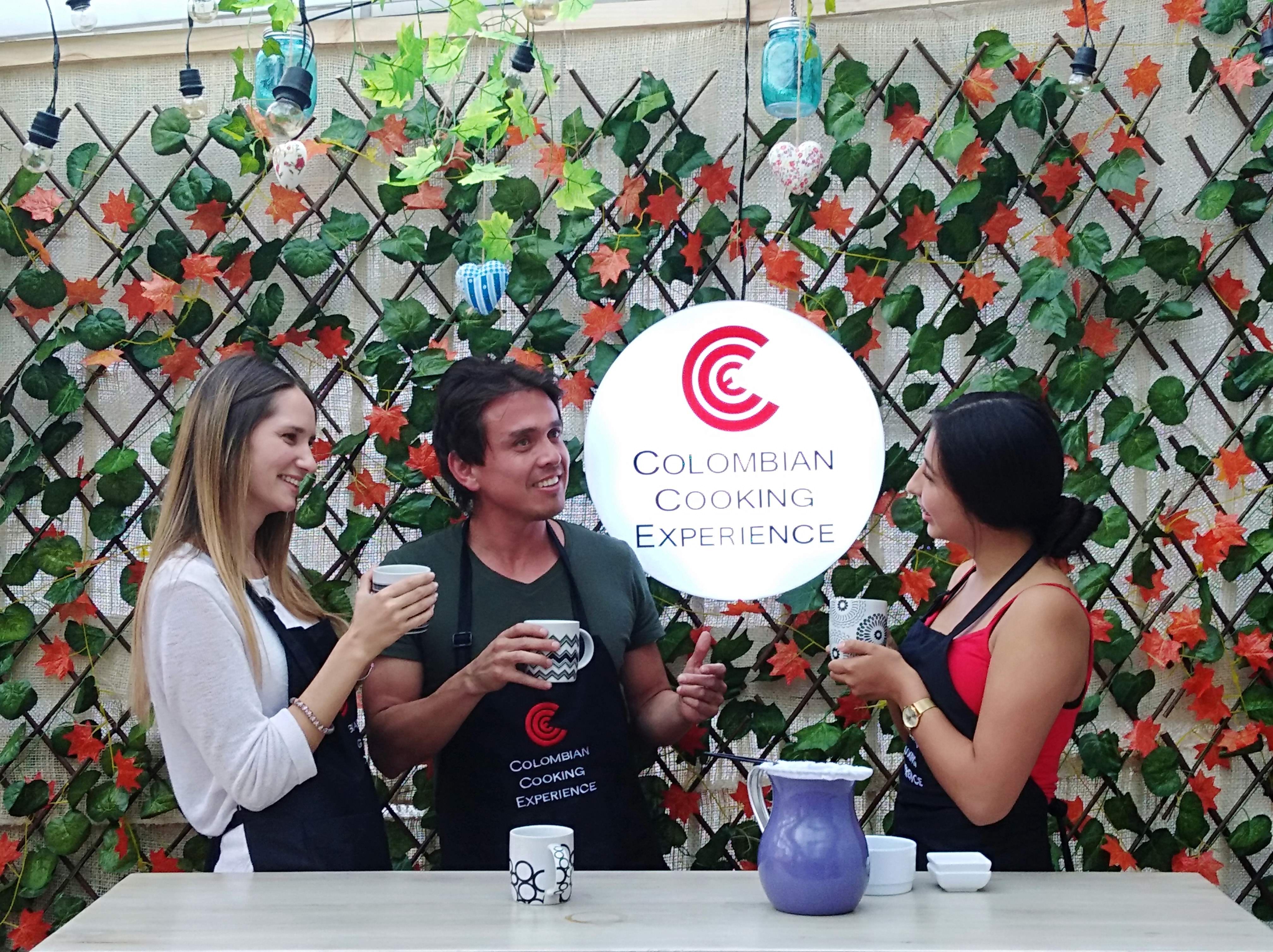 Cooking Class in a Typical Colombian House: Fruits, Cocktails, Fun and a Lot of Food!