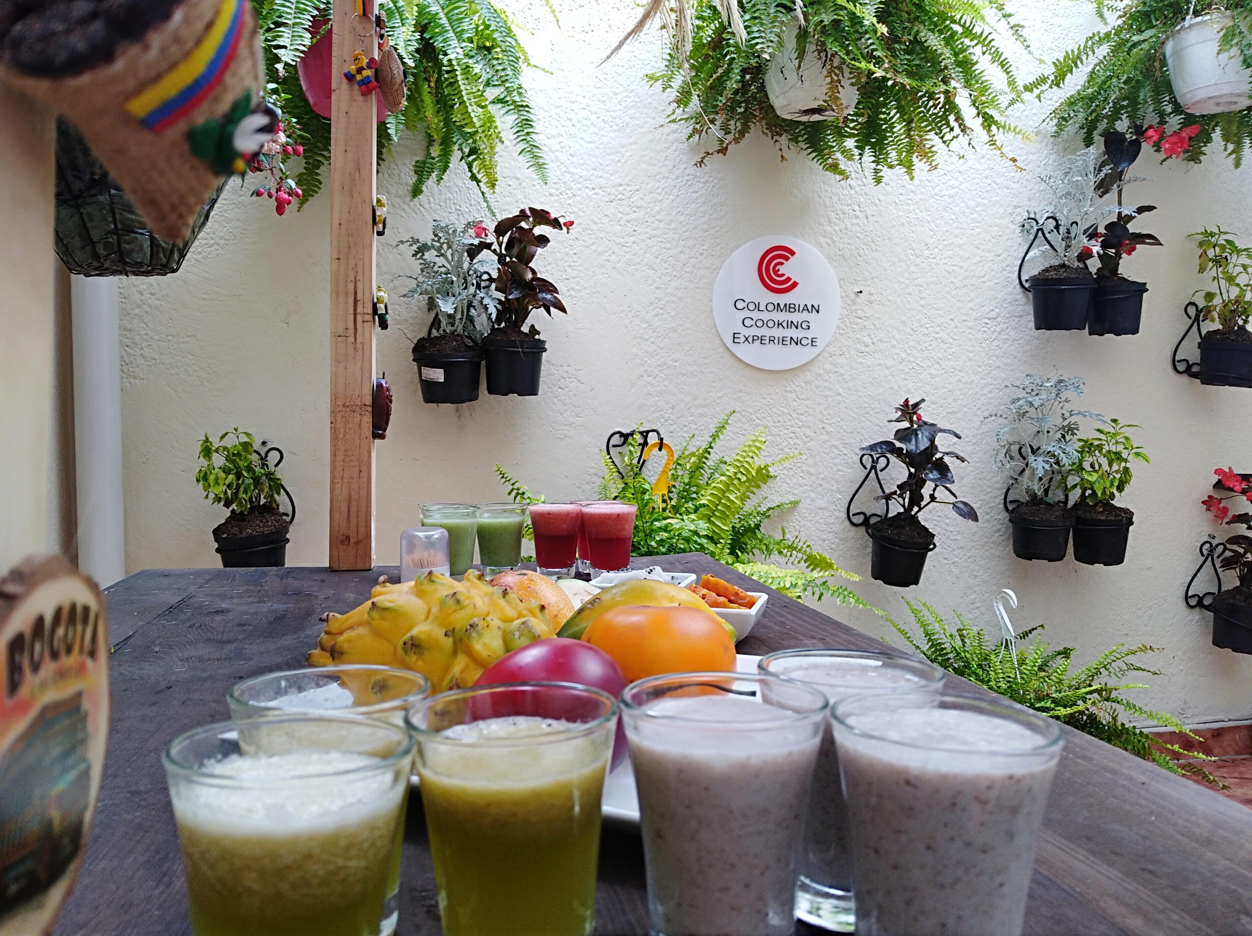 Cooking Class in a Typical Colombian House: Fruits, Cocktails, Fun and a Lot of Food!