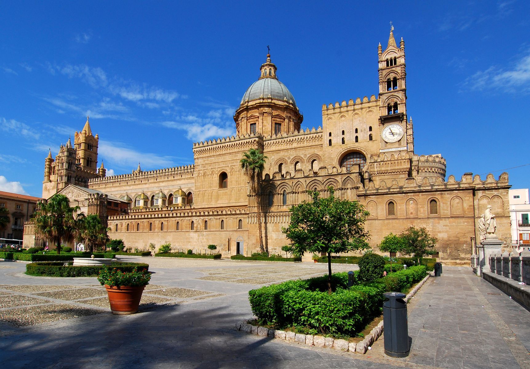 Cooking Class and Market Tour in Palermo