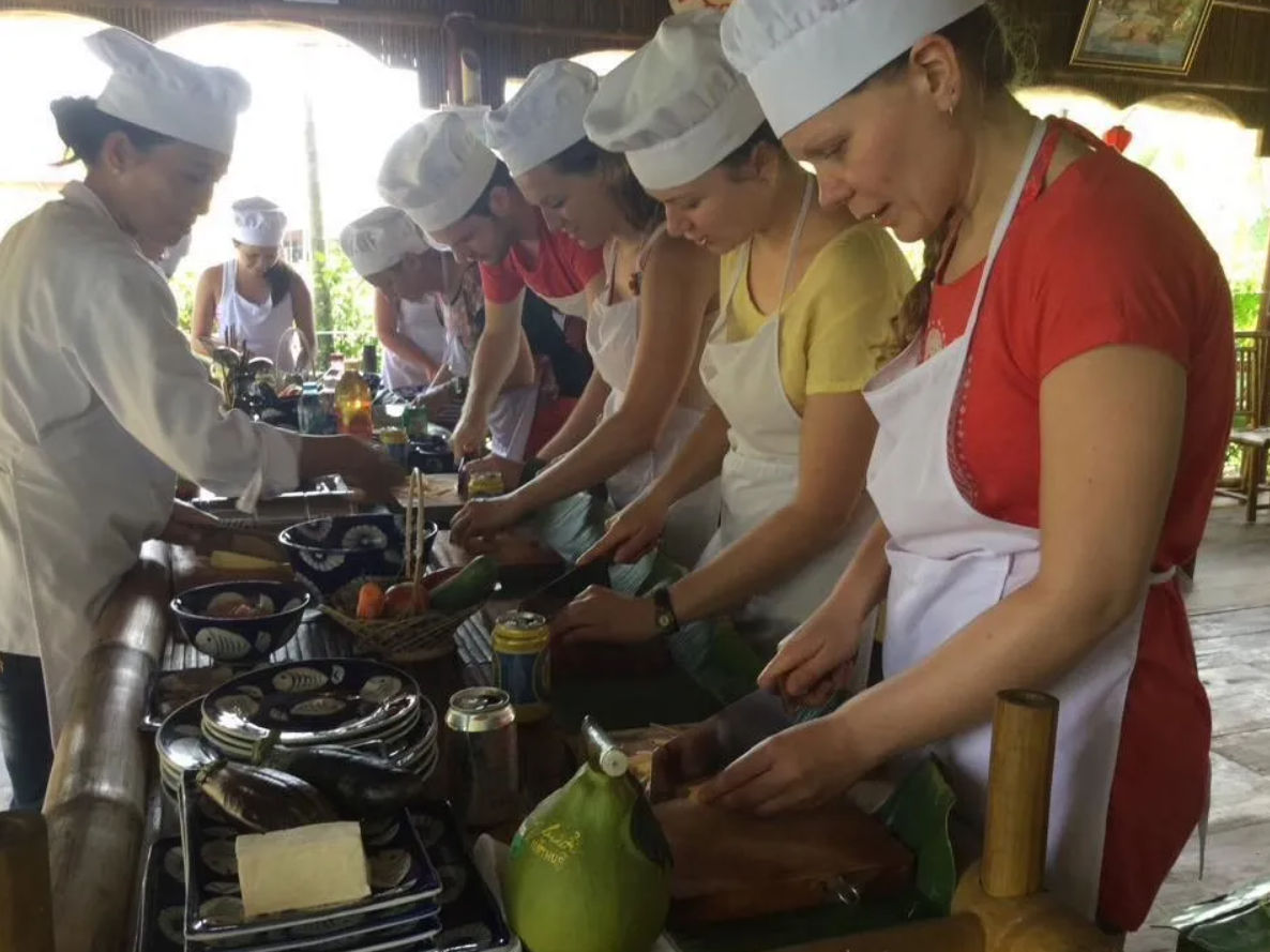 Thu Bon-rivier, mandboottocht en Vietnamese kookervaring