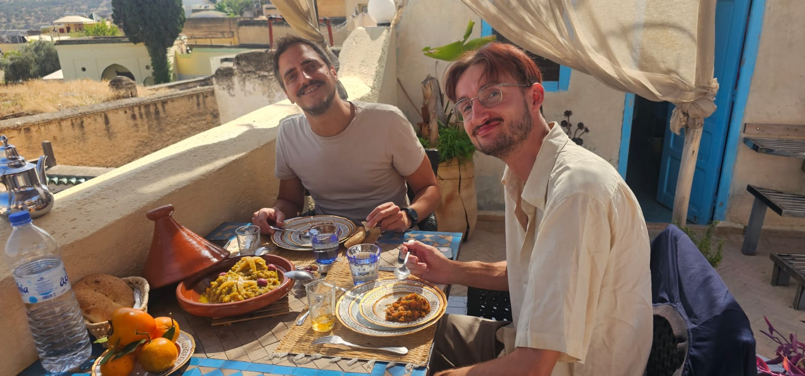 Cuisiner sur le toit avec vue panoramique sur la médina avec ma grand-mère