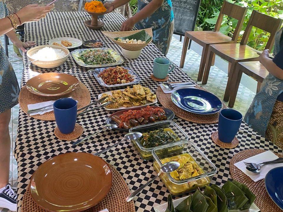 Tempeh indonésio e experiência culinária caseira