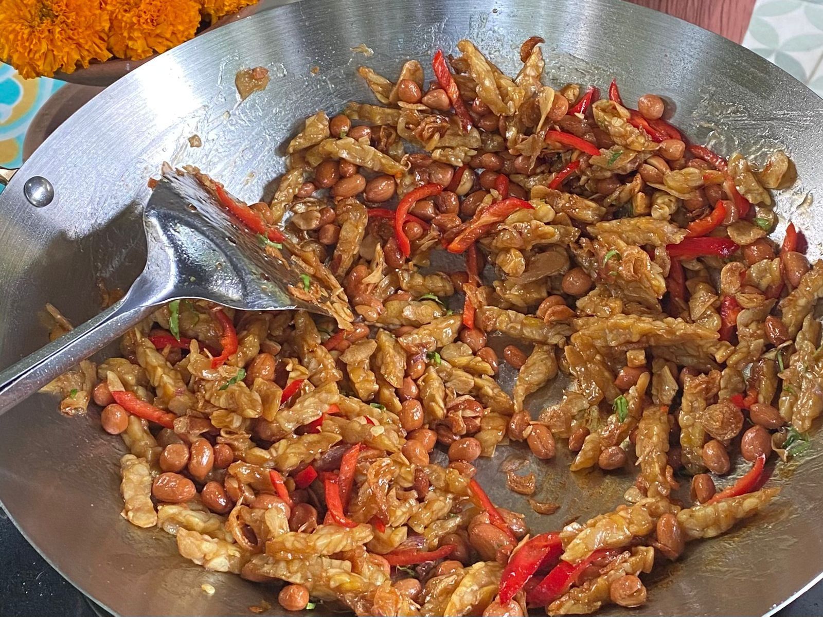 Tempeh indonésio e experiência culinária caseira