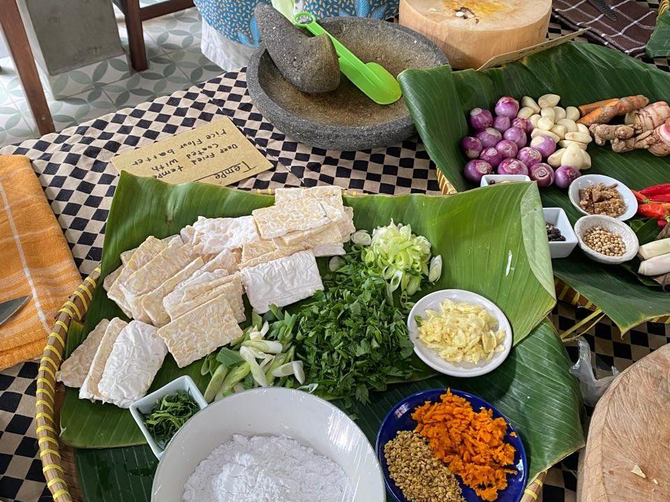 Tempeh indonésio e experiência culinária caseira