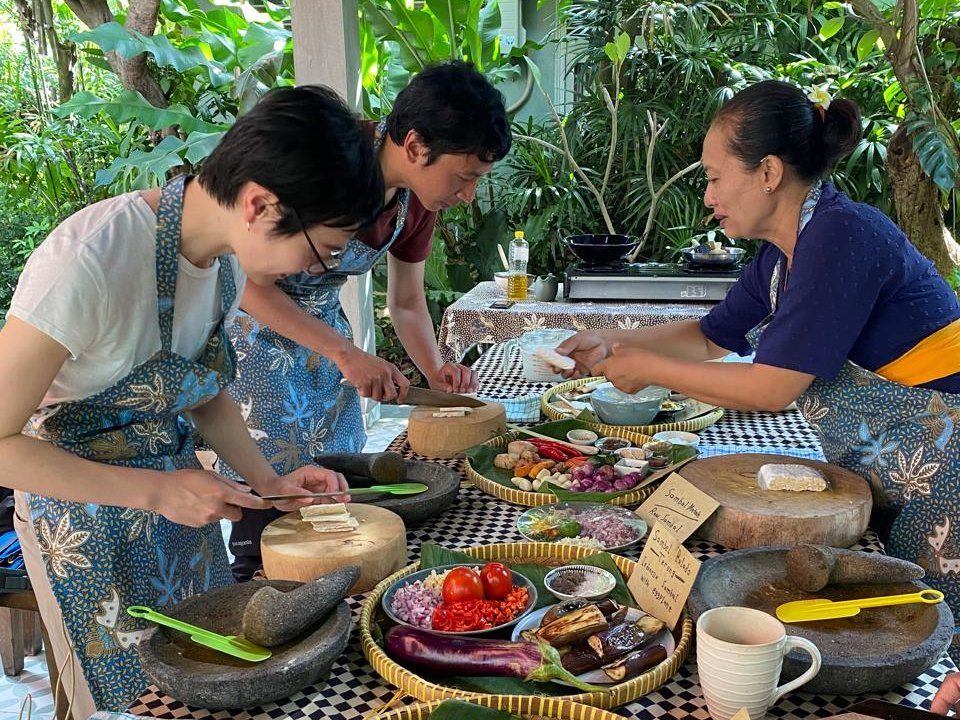 Tempeh indonésio e experiência culinária caseira