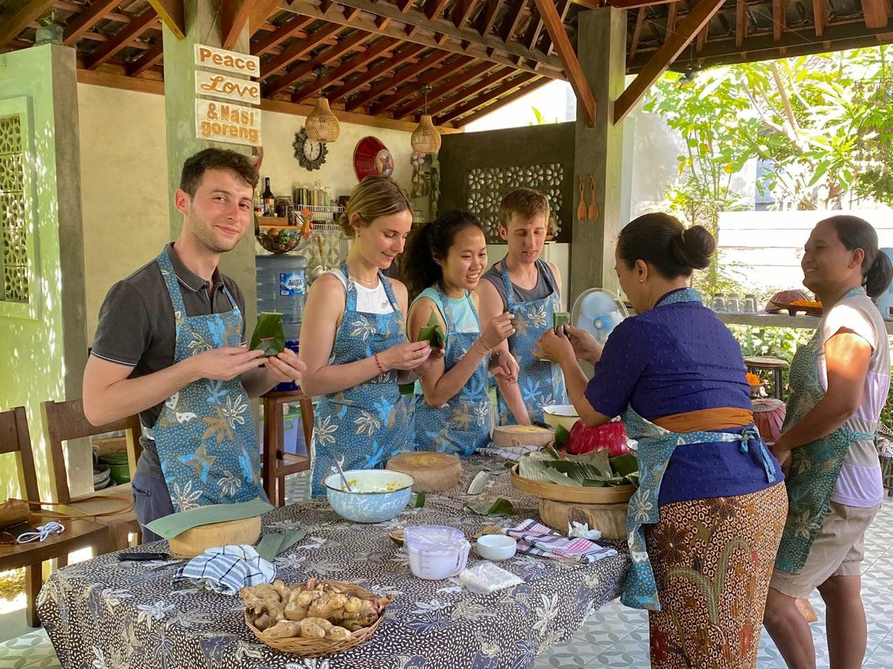 Tempeh indonésio e experiência culinária caseira