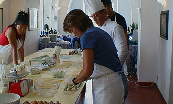 Cours de cuisine dans une villa toscane avec dégustation de vins et d'huile d'olive dans un domaine viticole ...