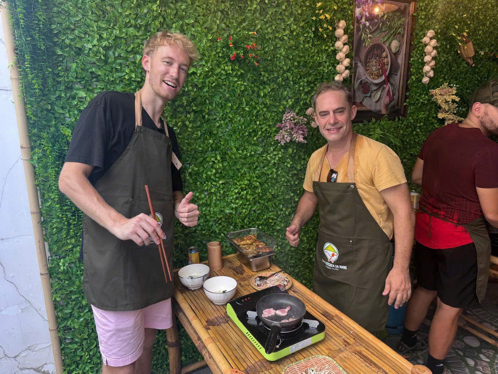 Da Nang Local's Home Cooking Class with Market Tour