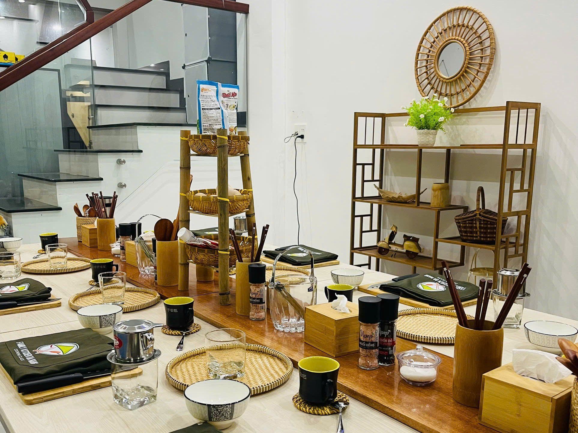 Da Nang Local's Home Cooking Class with Market Tour