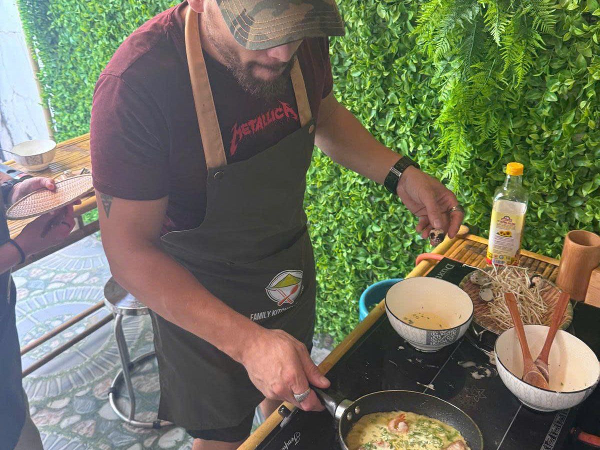 Da Nang Local's Home Cooking Class with Market Tour