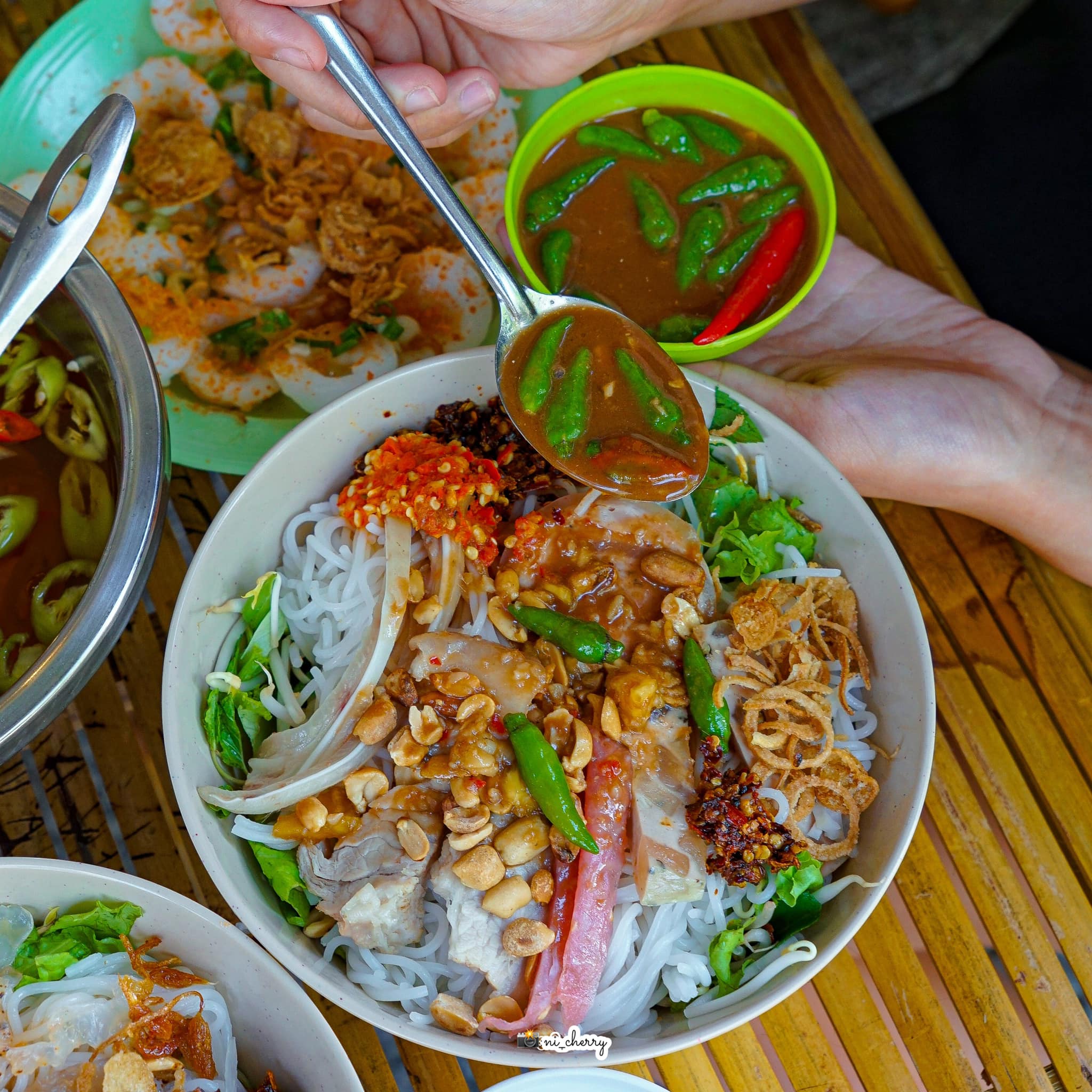 Da Nang Street Walking Food Tour Experience