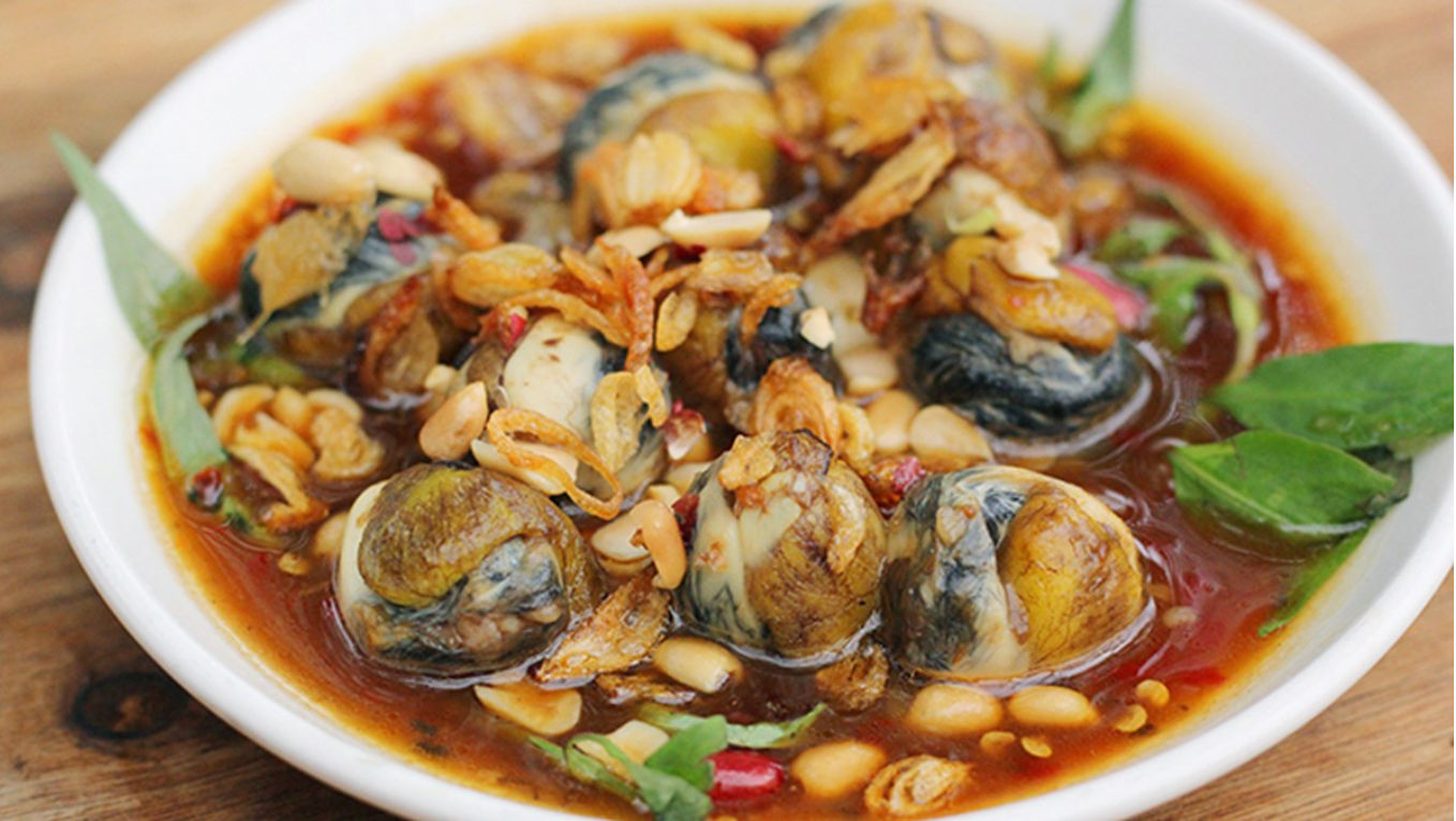 Da Nang Street Walking Food Tour Experience