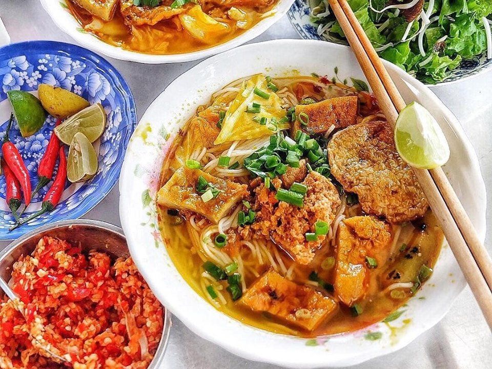 Da Nang Sightseeing and Local Food Tour by Scooter
