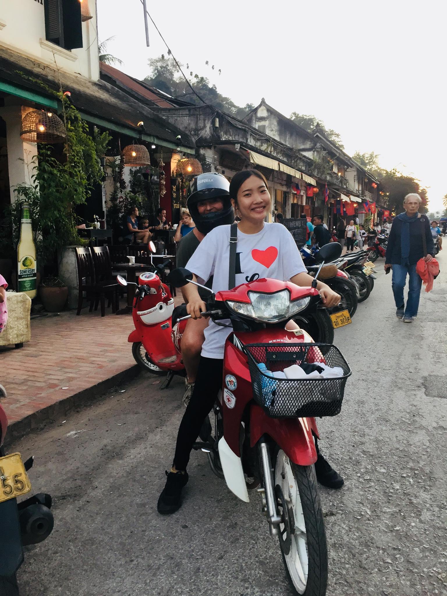 Da Nang Sightseeing and Local Food Tour by Scooter