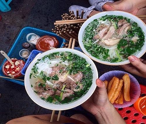 Da Nang Sightseeing and Local Food Tour by Scooter