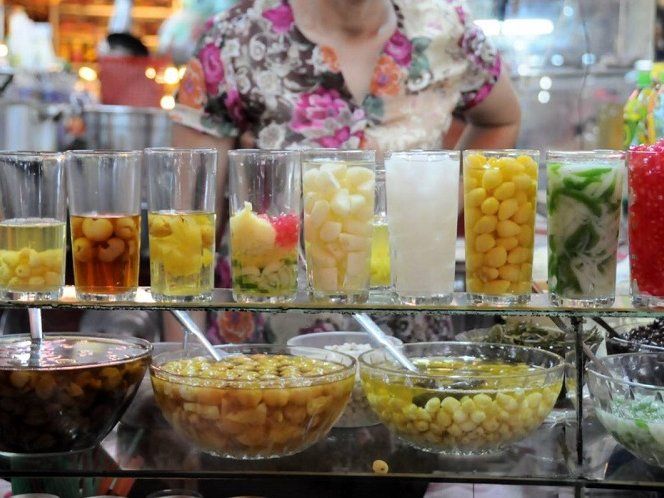 Da Nang Sightseeing and Local Food Tour by Scooter