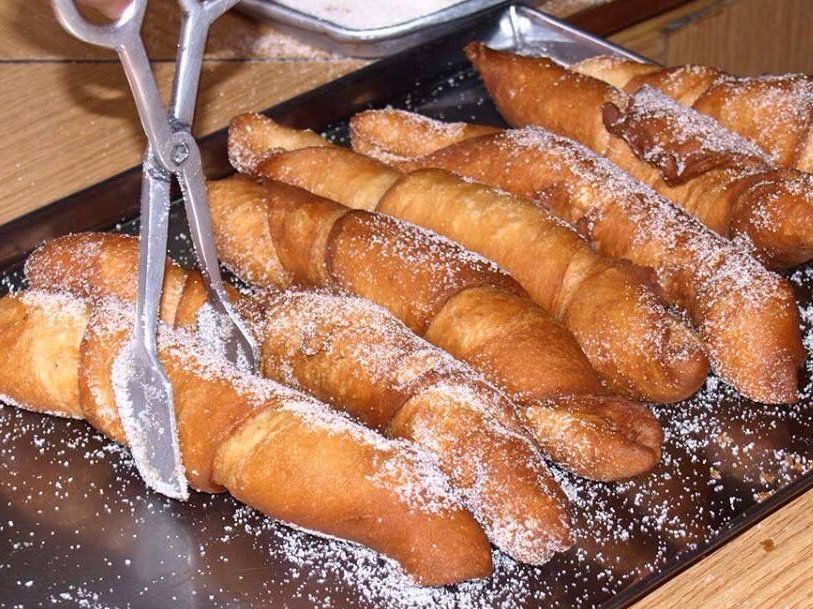 Köstliche Churros mit verschiedenen Füllungen