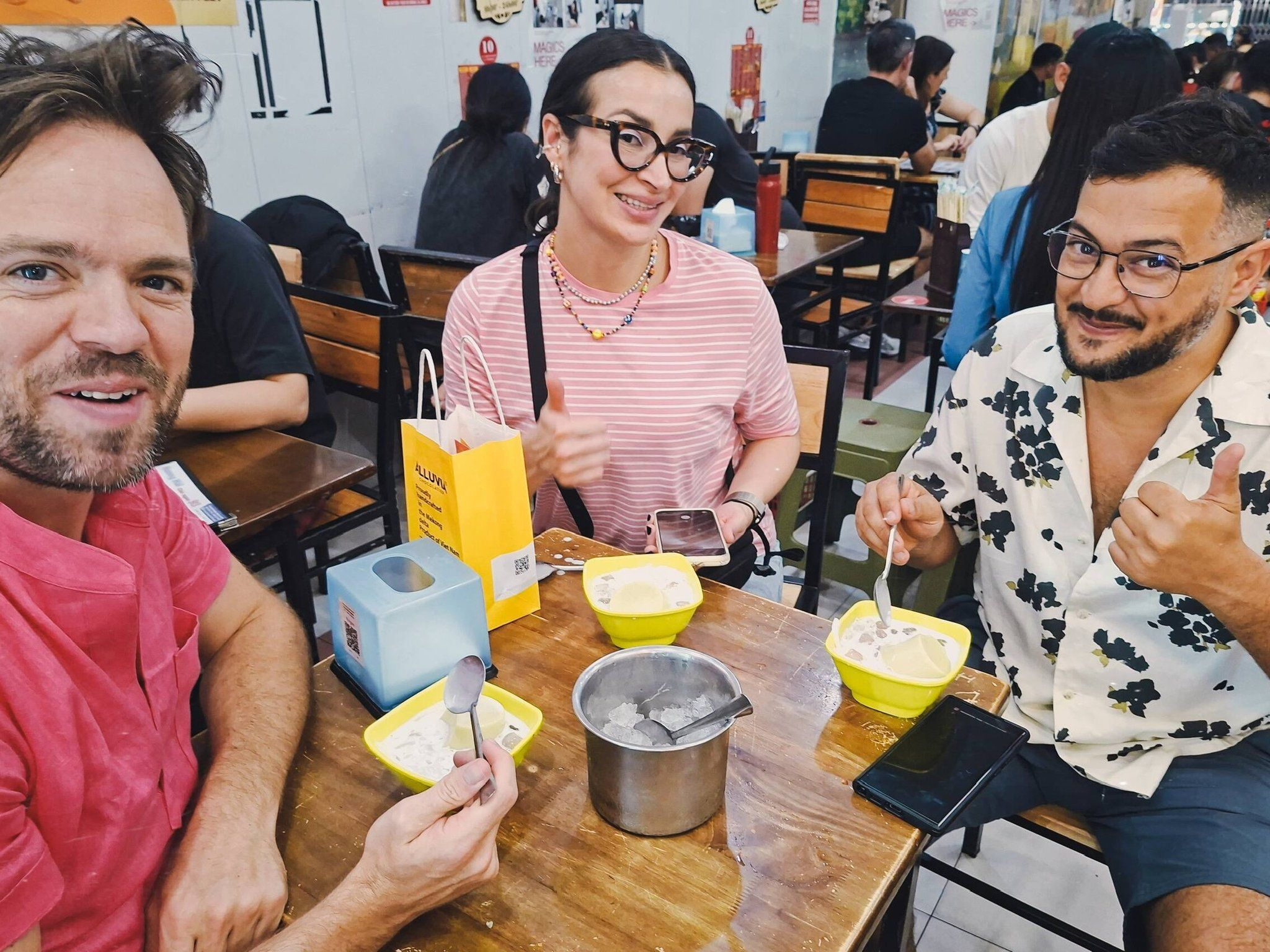 Makan Seperti Orang Tempatan dalam Jelajah Makanan Jalanan di Hanoi