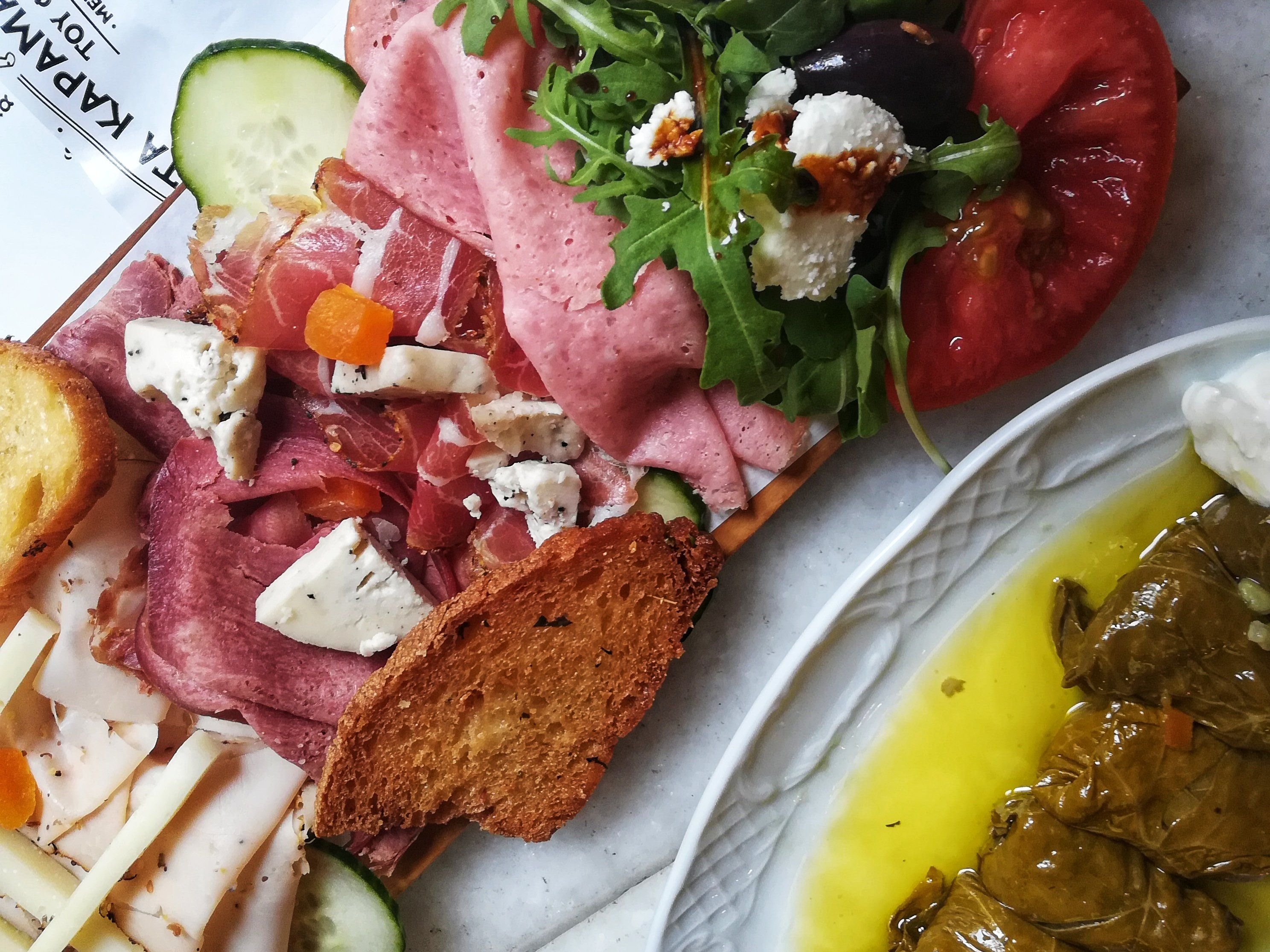 Essen wie bei einer kulinarischen Tour durch Athen