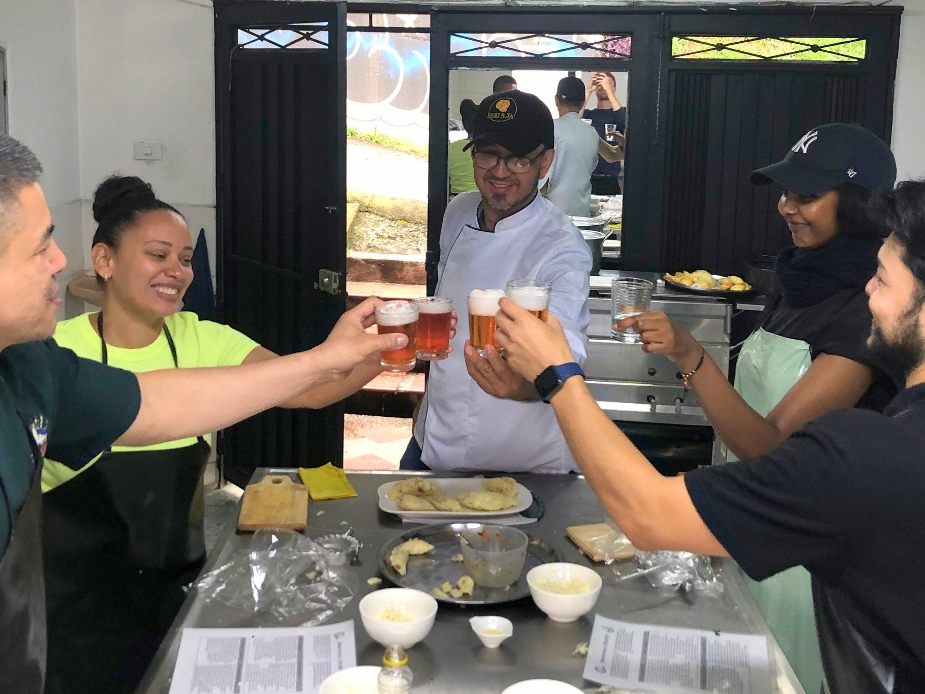 Experiencia de cocina tradicional de empanadas para grupos pequeños.