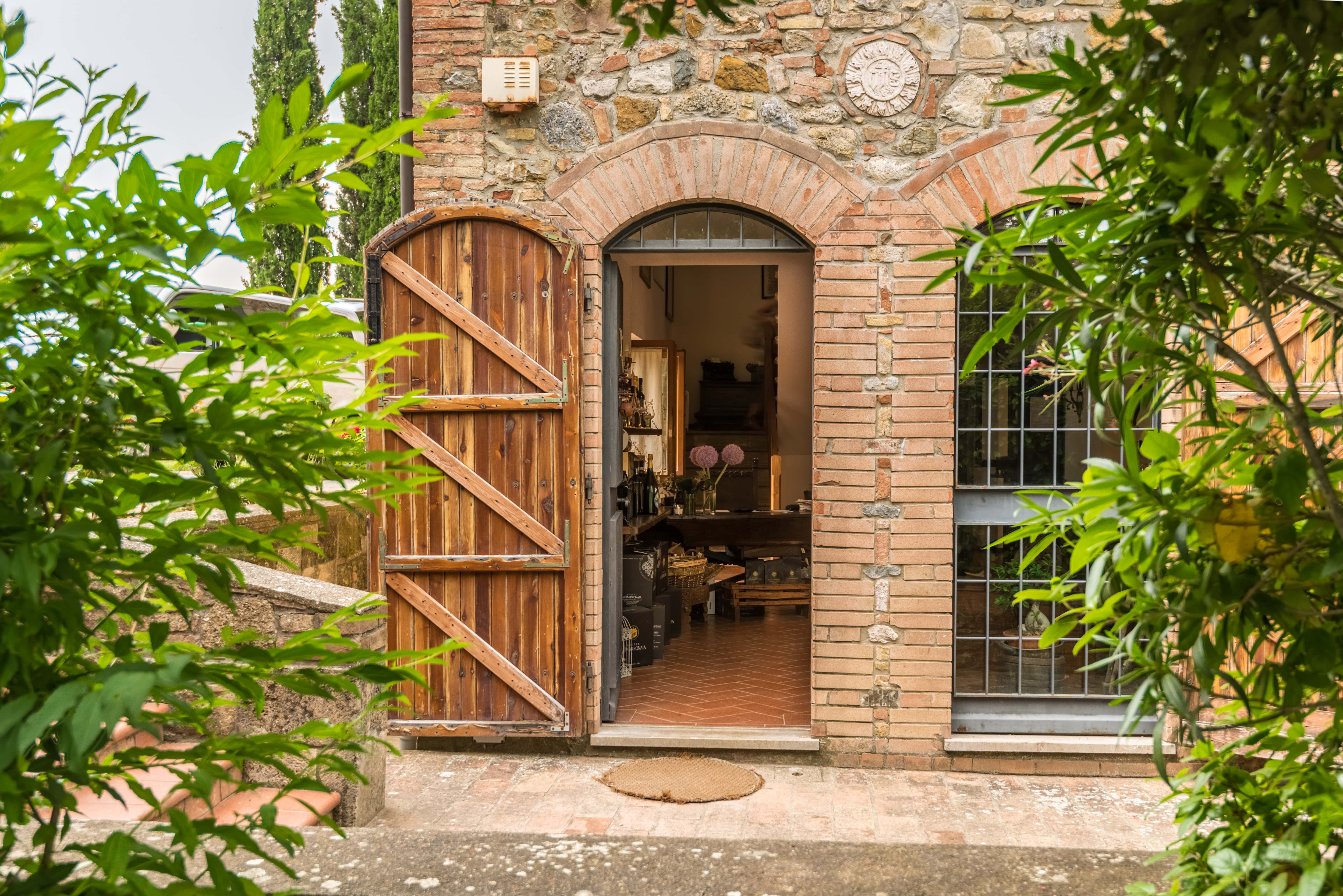 Essence of Tuscany – Wine and Virgin Olive Oil Tastings in San Gimignano