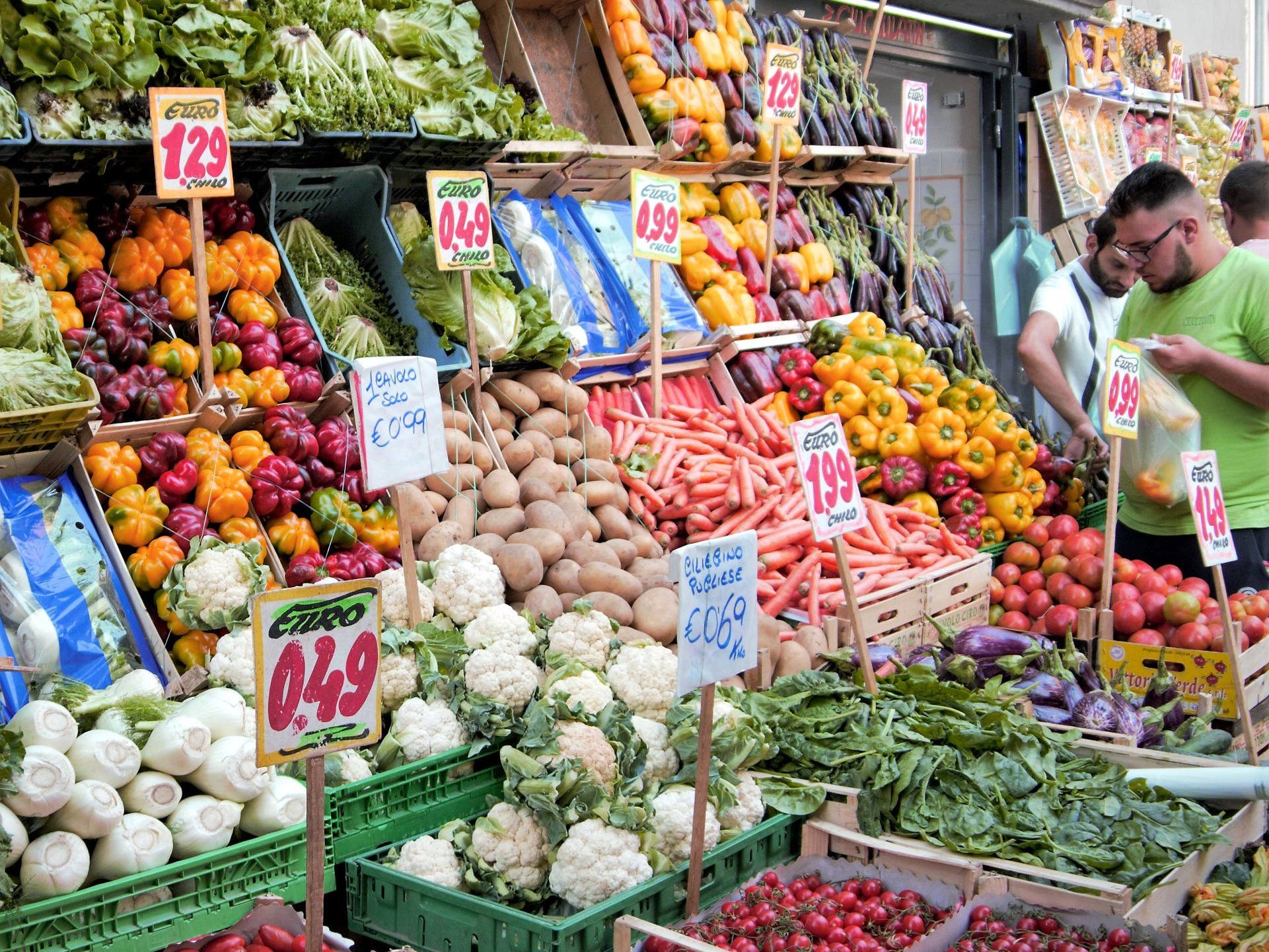 Exploring and taste local food markets with Riccardo
