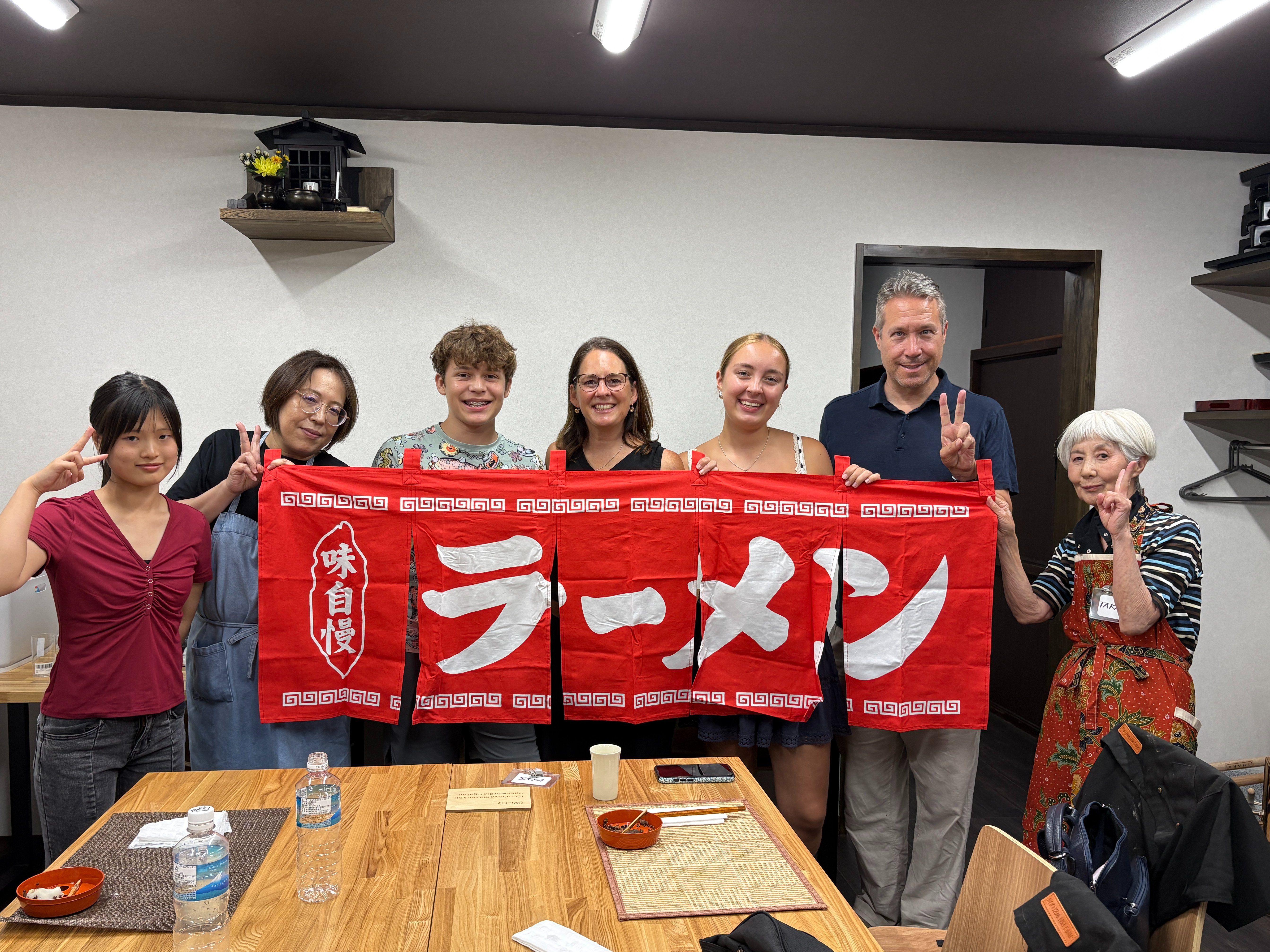 Clase de cocina en Takayama para toda la familia: Ramen y gyoza caseros