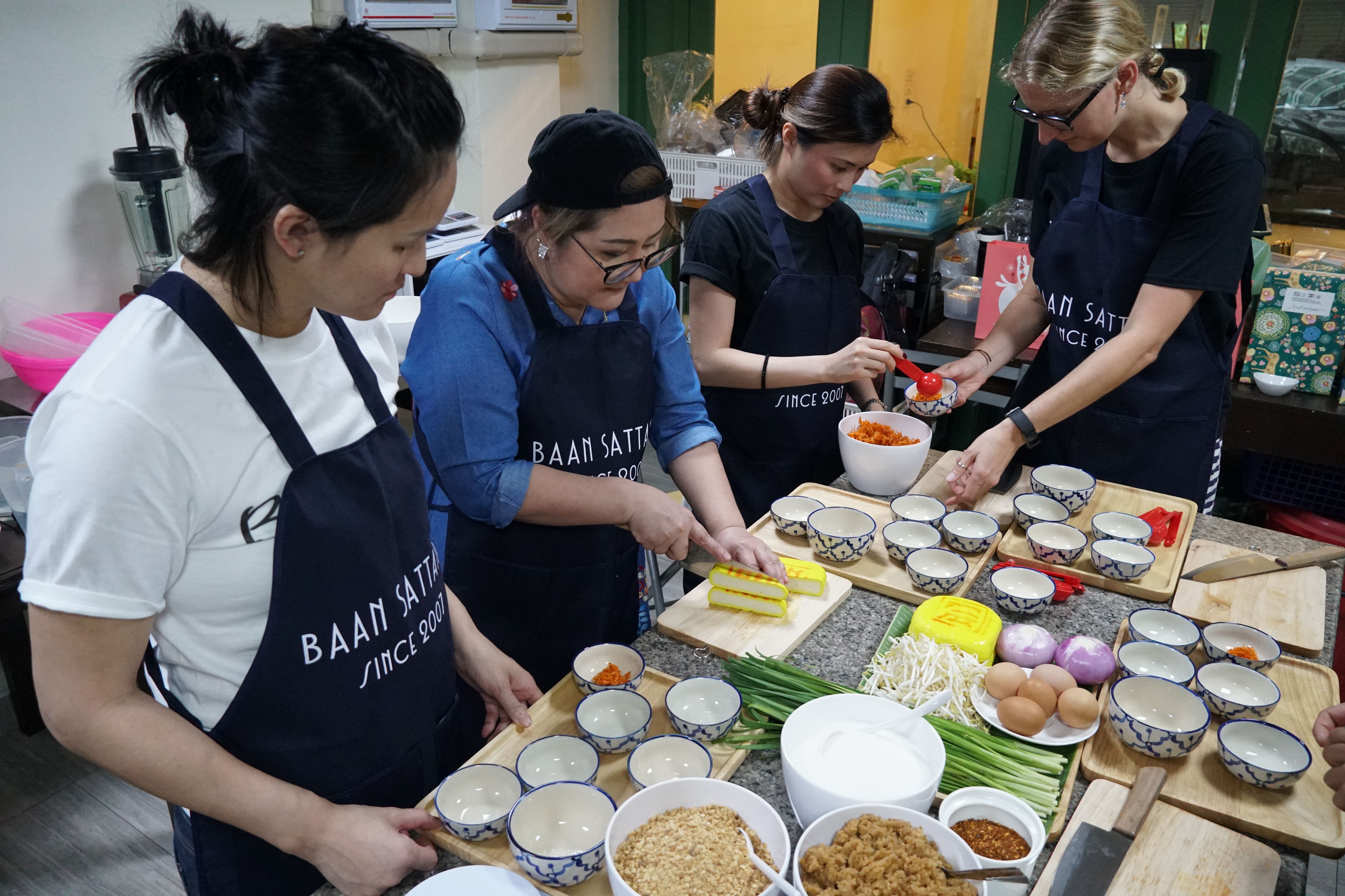 Baan Sattaya Thai food & Dessert Exclusive Famous Thai Food And Dessert Cooking Class Book