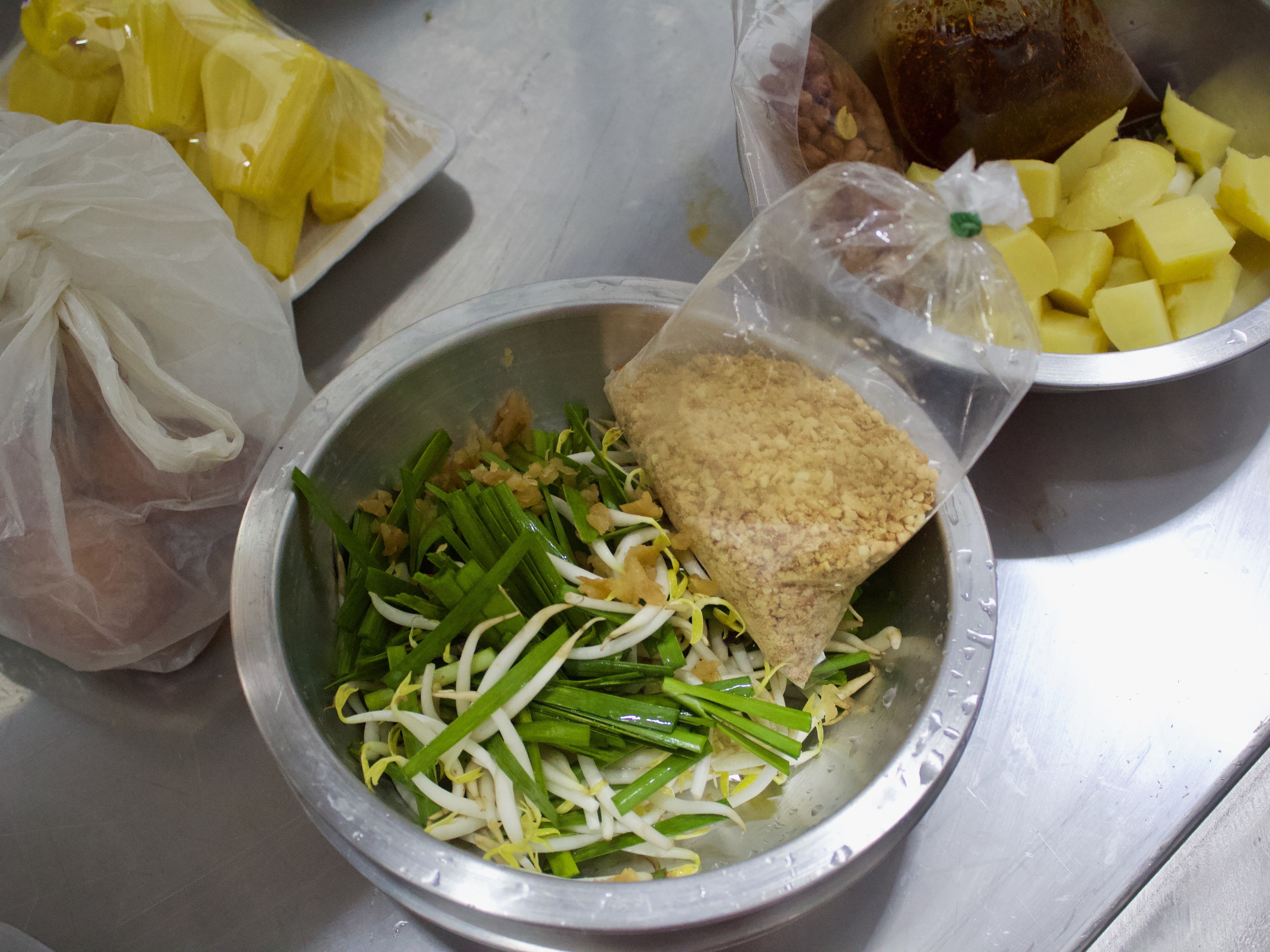 Mom's Authentic Home Style Thai Cooking Class