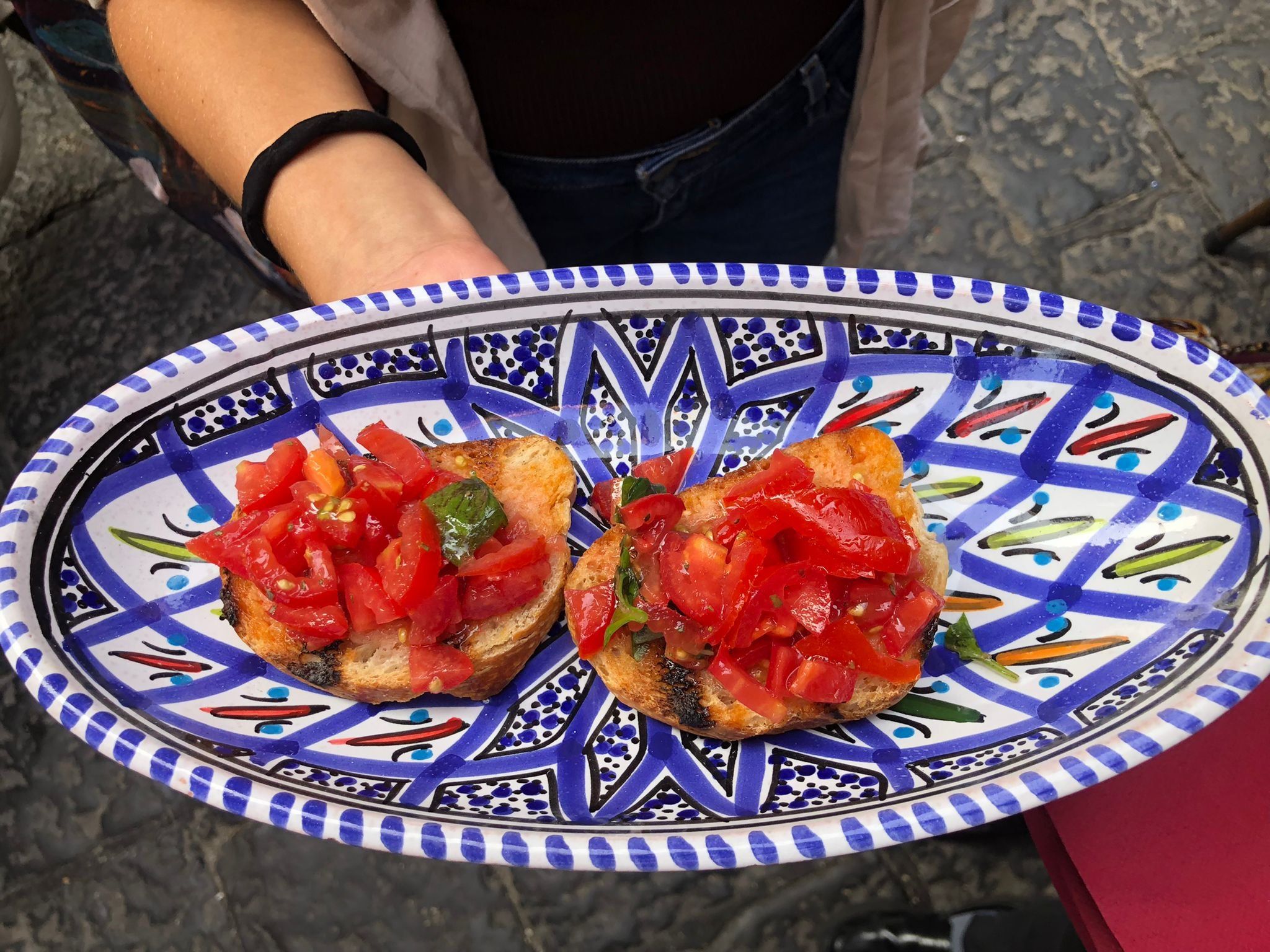 Die Aromen Neapels: Eine gastronomische Reise durch das Spanische Viertel