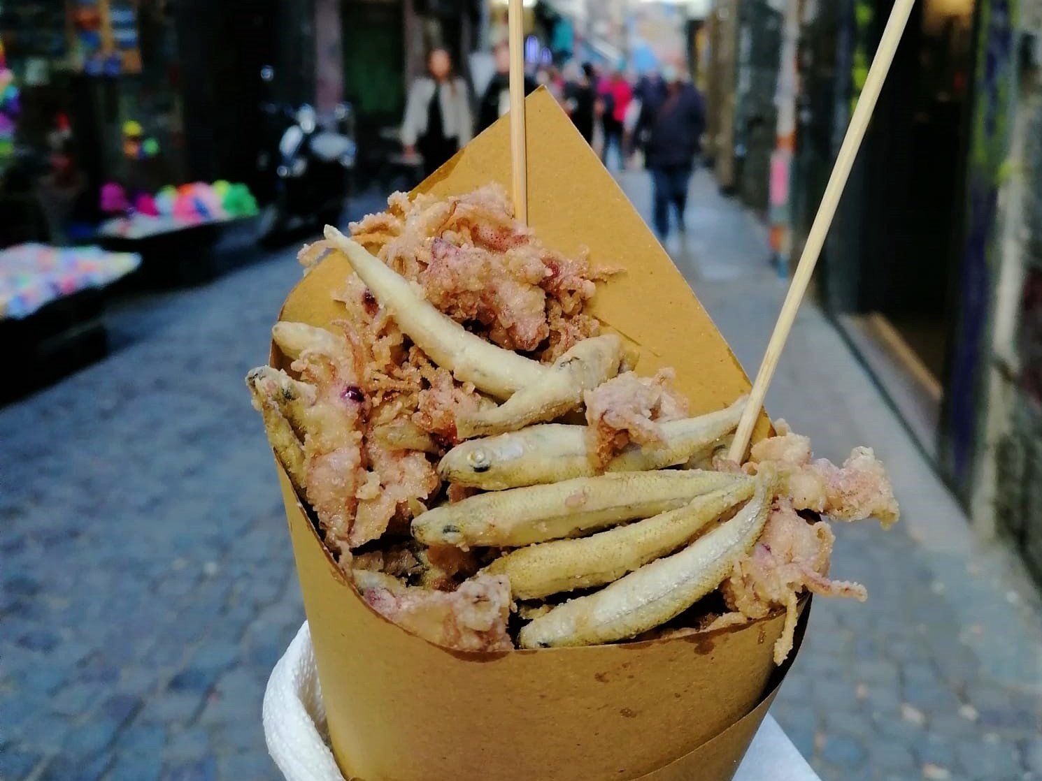 Die Aromen Neapels: Eine gastronomische Reise durch das Spanische Viertel