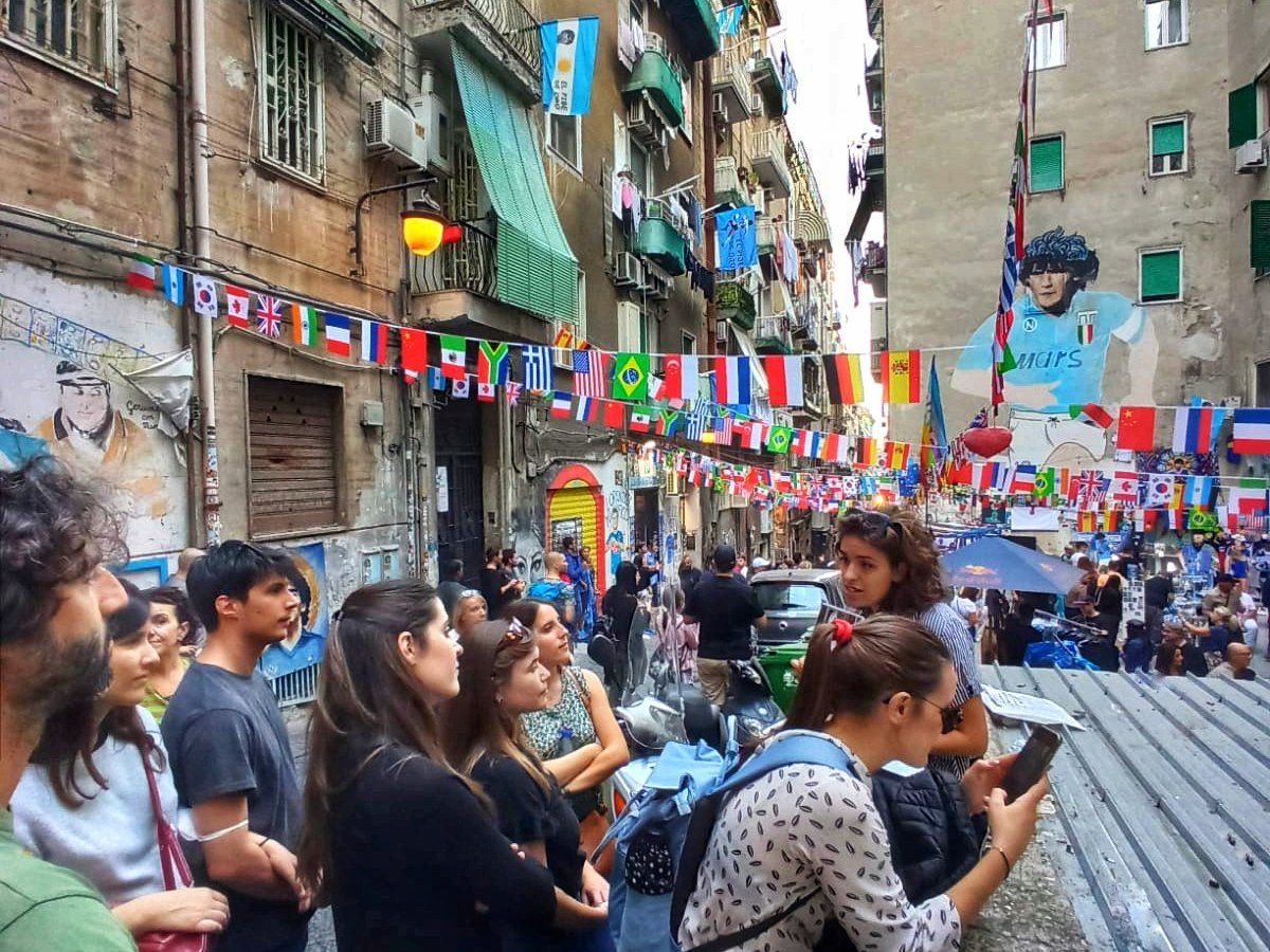 Die Aromen Neapels: Eine gastronomische Reise durch das Spanische Viertel
