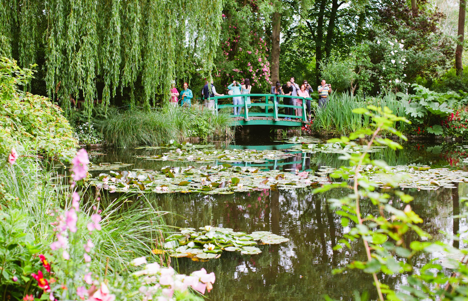 From Paris: Skip the Line Monet Gardens & Giverny Bike Tour with Market Picnic Stop