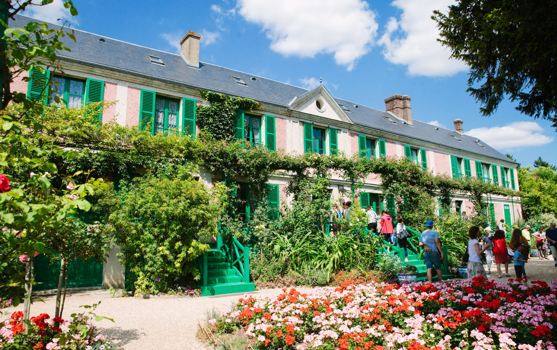 From Paris: Skip the Line Monet Gardens & Giverny Bike Tour with Market Picnic Stop