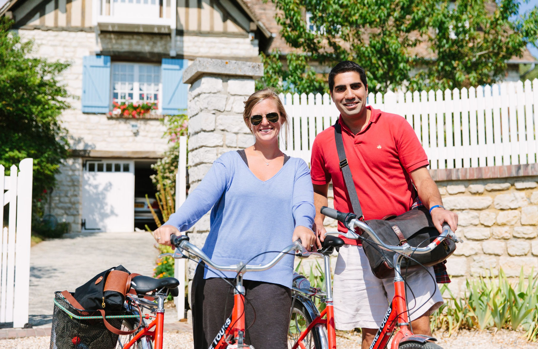From Paris: Skip the Line Monet Gardens & Giverny Bike Tour with Market Picnic Stop
