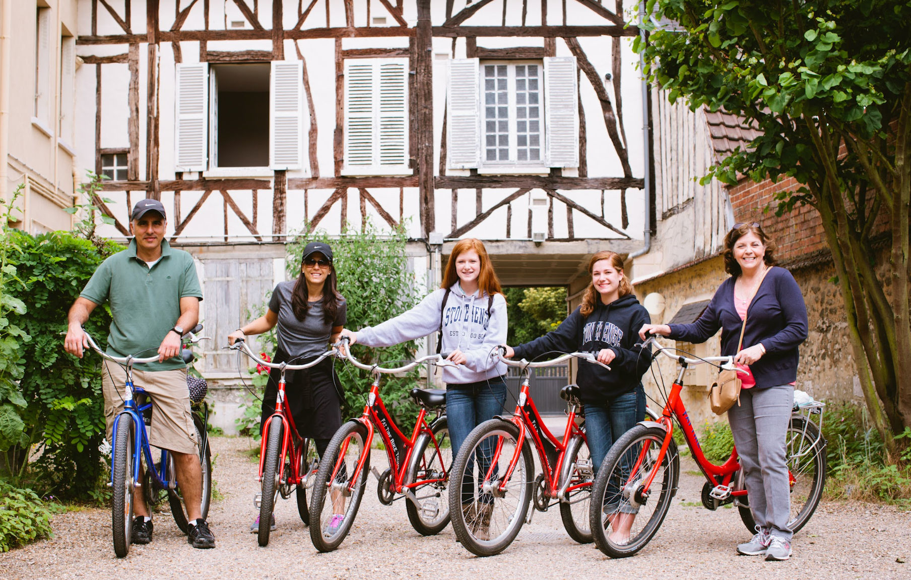 From Paris: Skip the Line Monet Gardens & Giverny Bike Tour with Market Picnic Stop