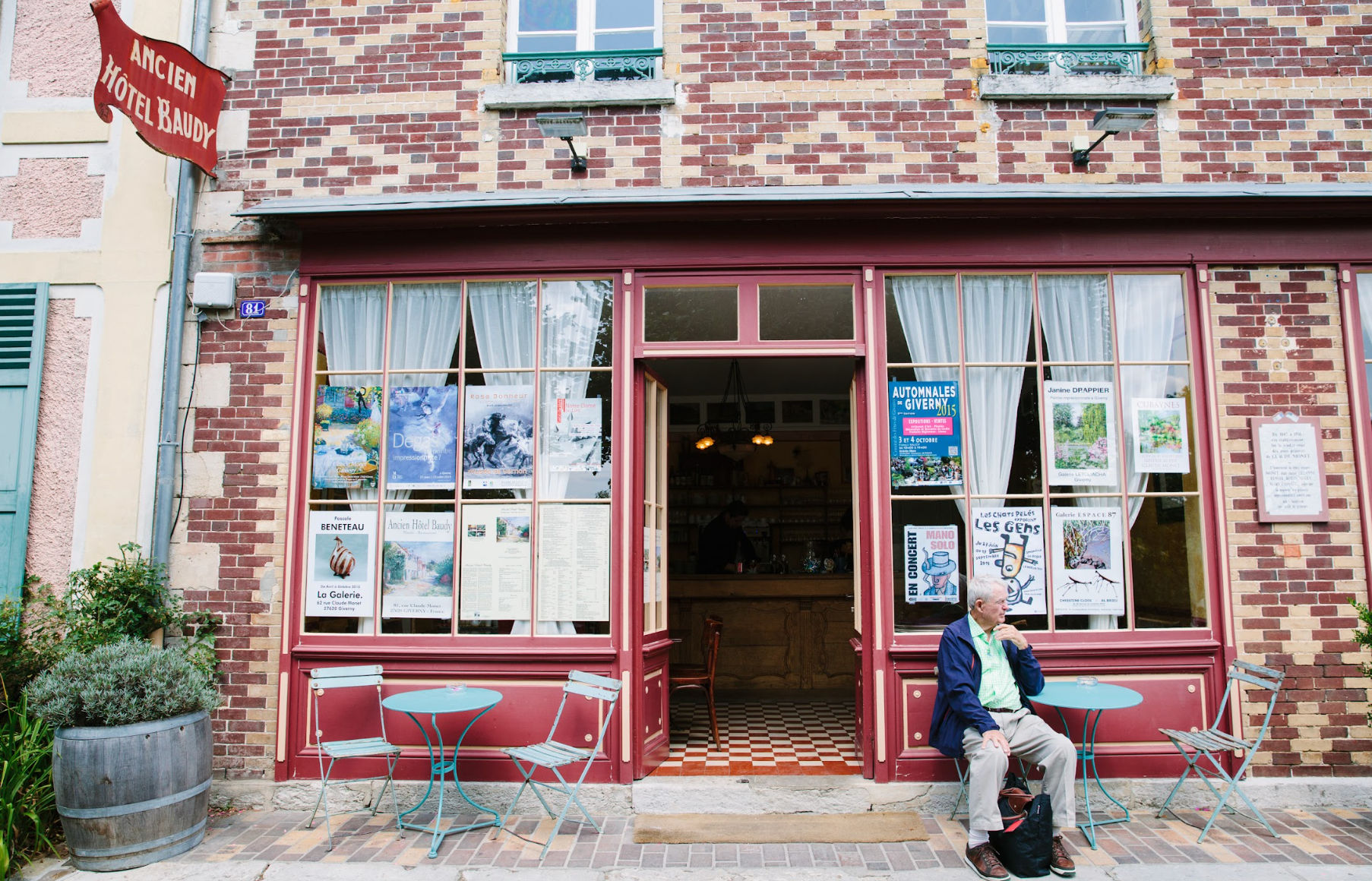 From Paris: Skip the Line Monet Gardens & Giverny Bike Tour with Market Picnic Stop