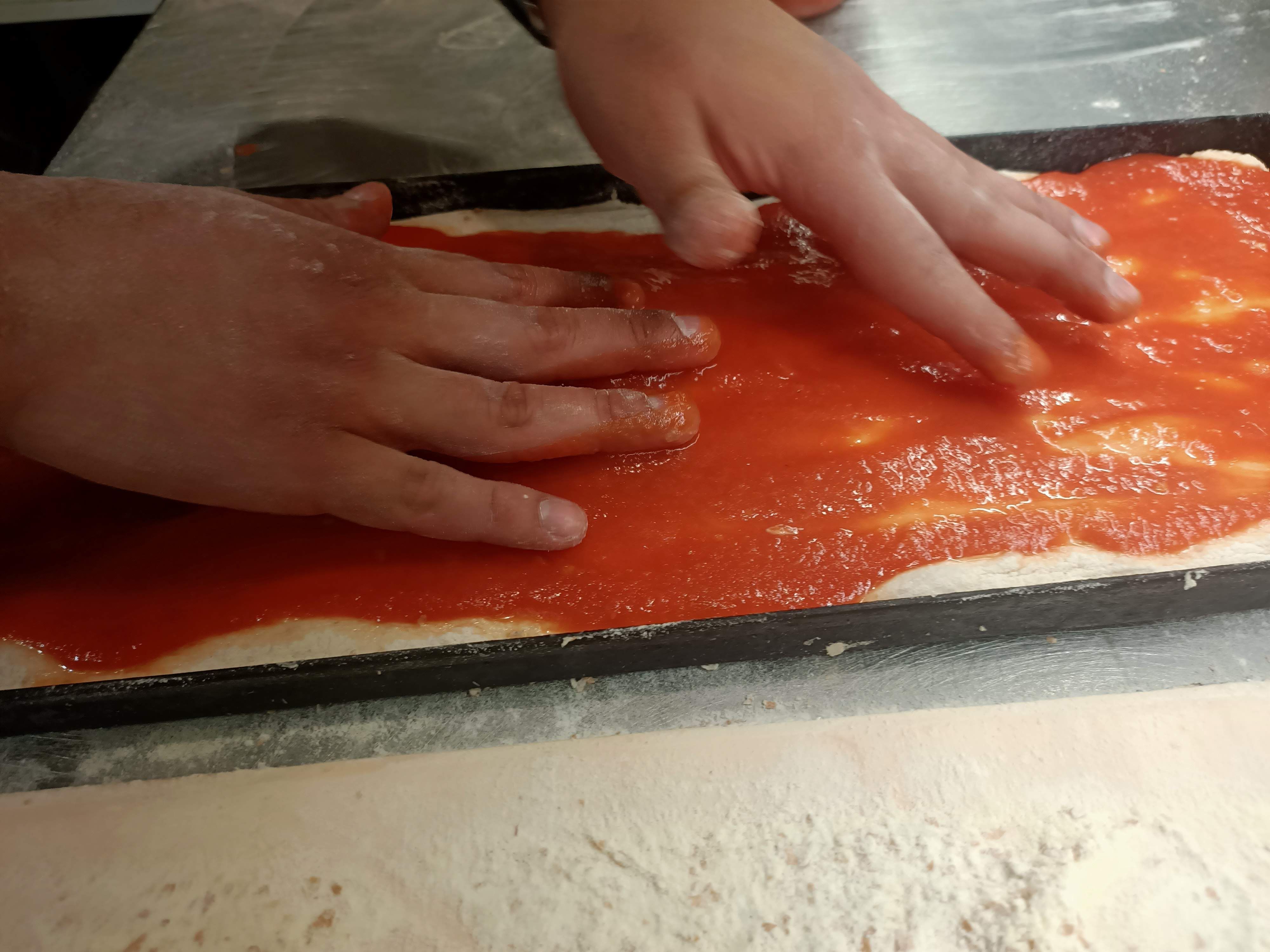 From Vineyard to Table: Wine Tasting and Gourmet Pizza Making in Rome