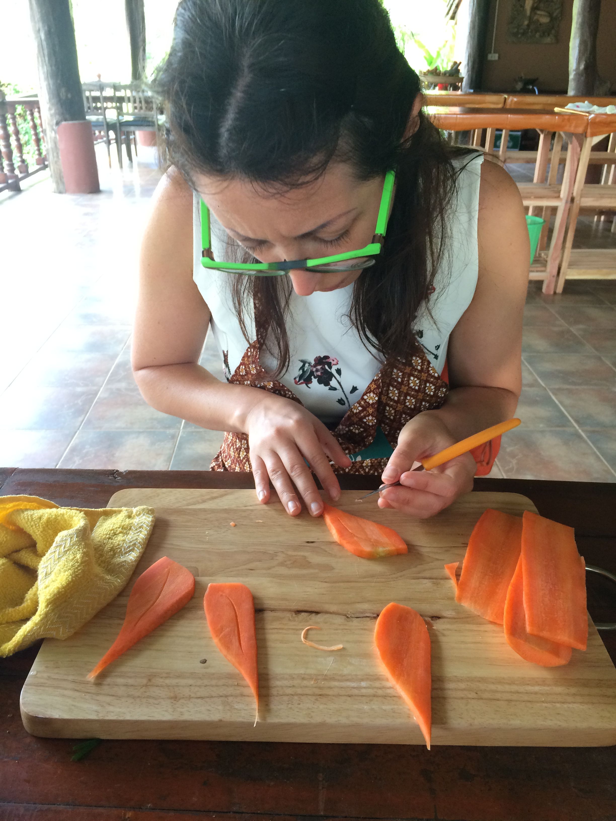 https://image.cookly.me/images/fruit-and-vegetable-carving-program-with-thai-master-chef-at-sukho-cuisine-koh-la_rFcCpu2.JPG