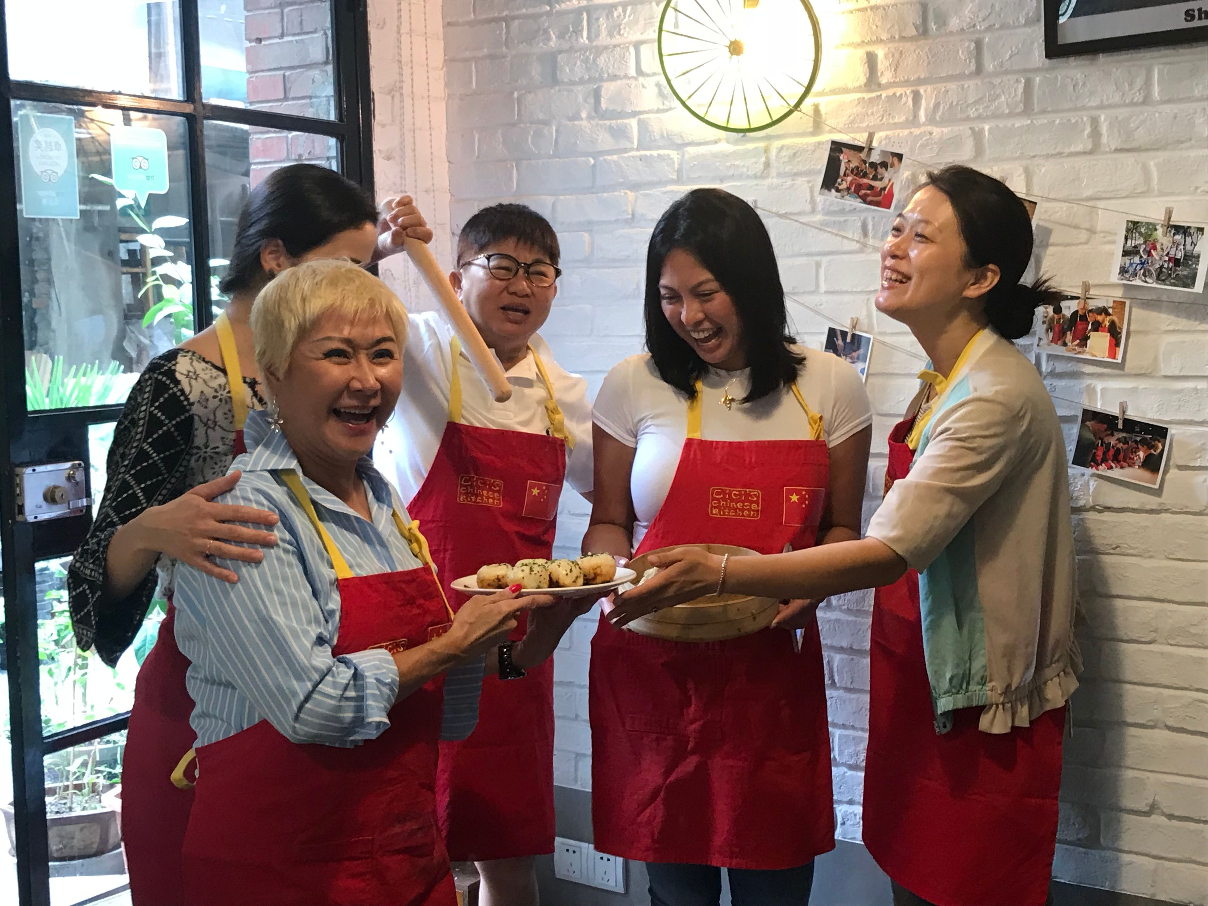 Fun Dim-Sum Cooking Class with Passionate Local Senior Chef