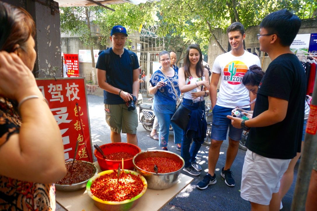 5 Dishes Class: Half-Day Chengdu Courtyard Cooking Class with Local Spice Market Visit