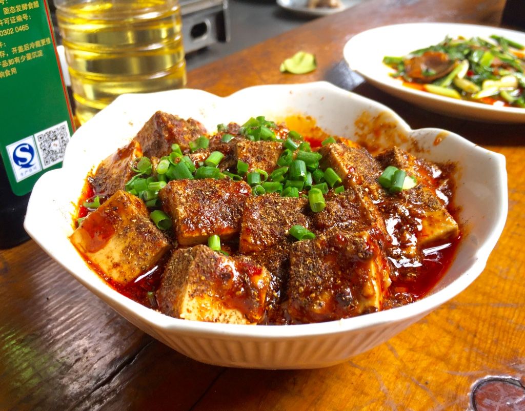 5 Dishes Class: Half-Day Chengdu Courtyard Cooking Class with Local Spice Market Visit