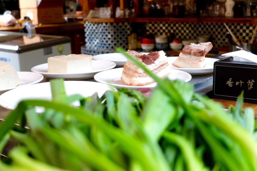 5 Dishes Class: Half-Day Chengdu Courtyard Cooking Class with Local Spice Market Visit