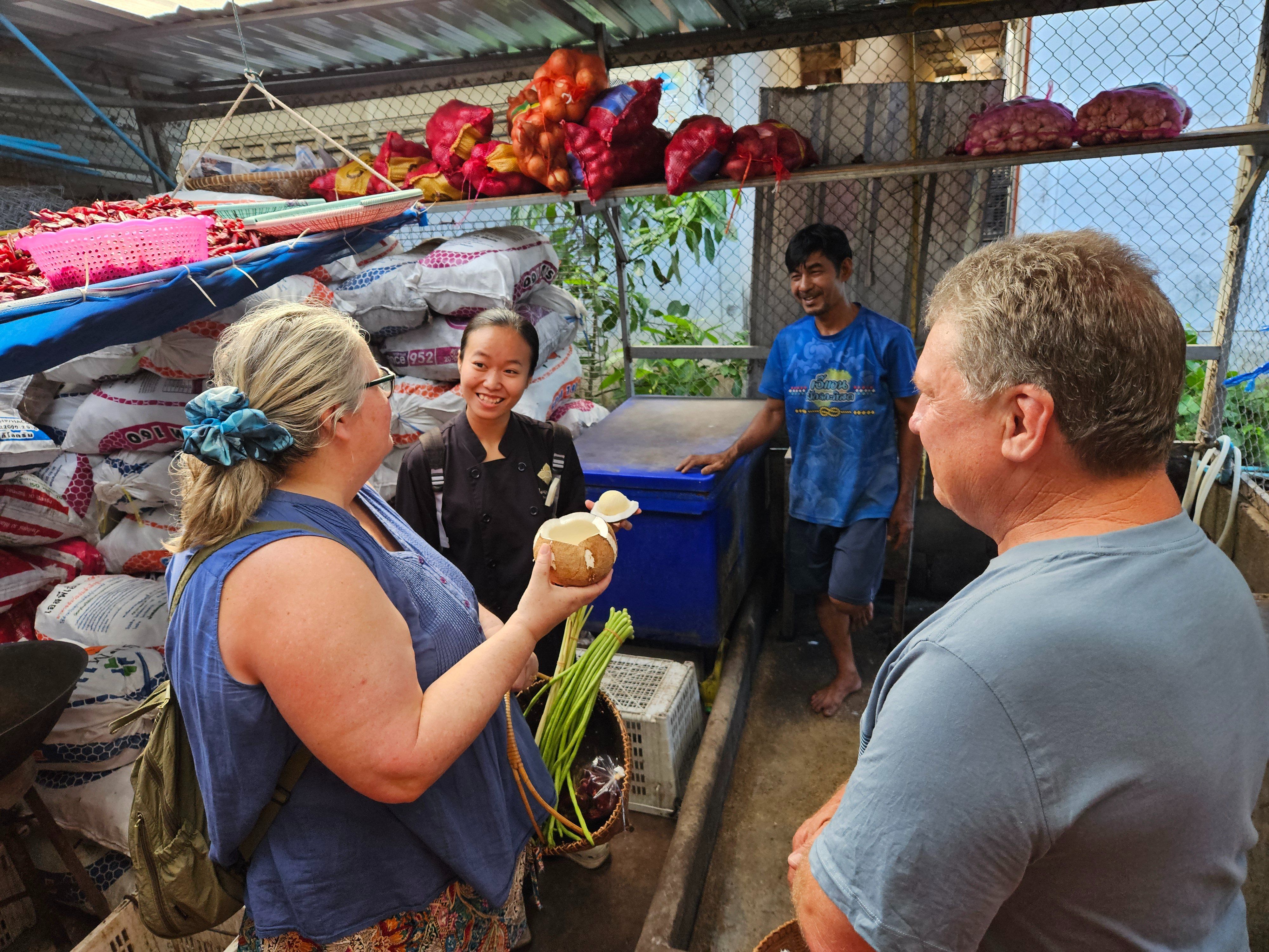 Aula prática de culinária tailandesa e visita ao mercado em Phuket
