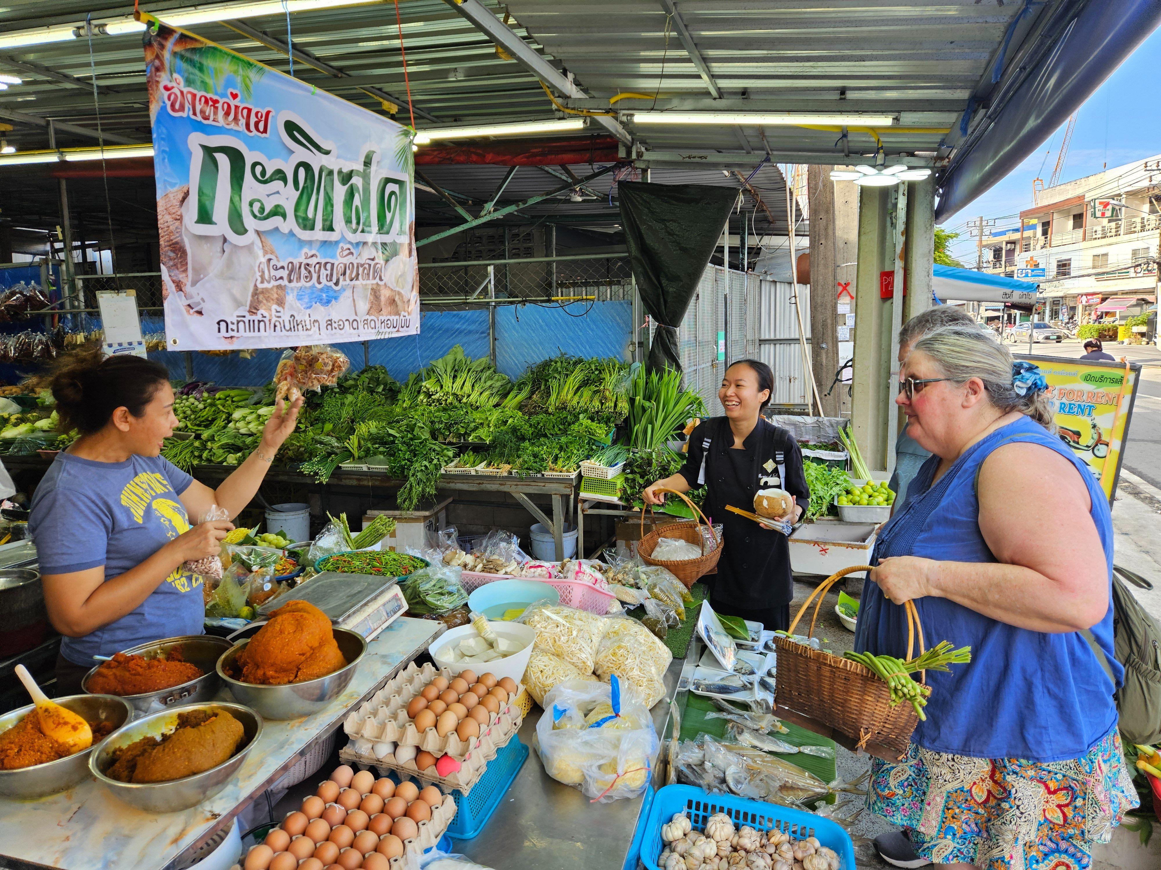 Aula prática de culinária tailandesa e visita ao mercado em Phuket