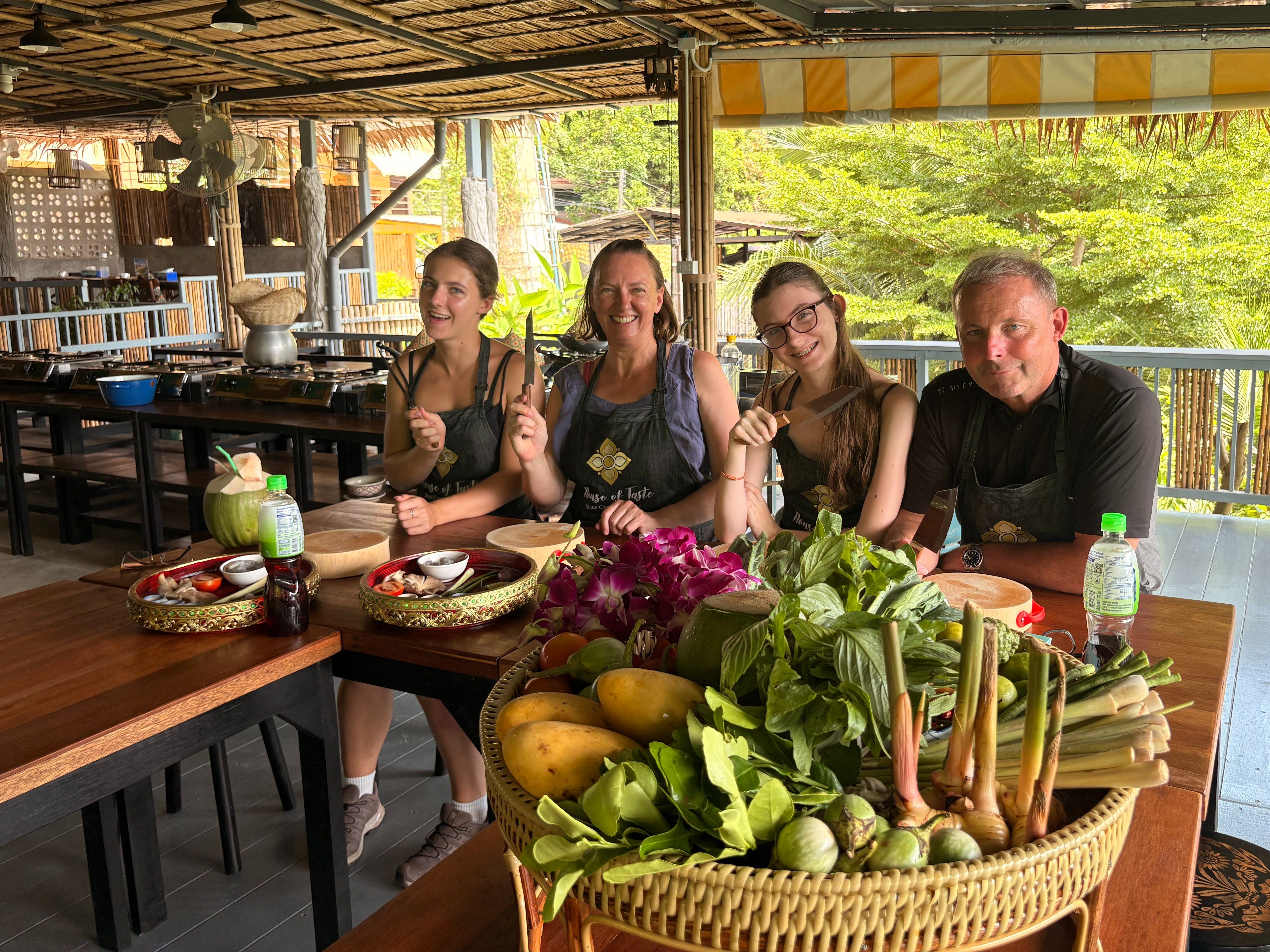 Aula prática de culinária tailandesa e visita ao mercado em Phuket